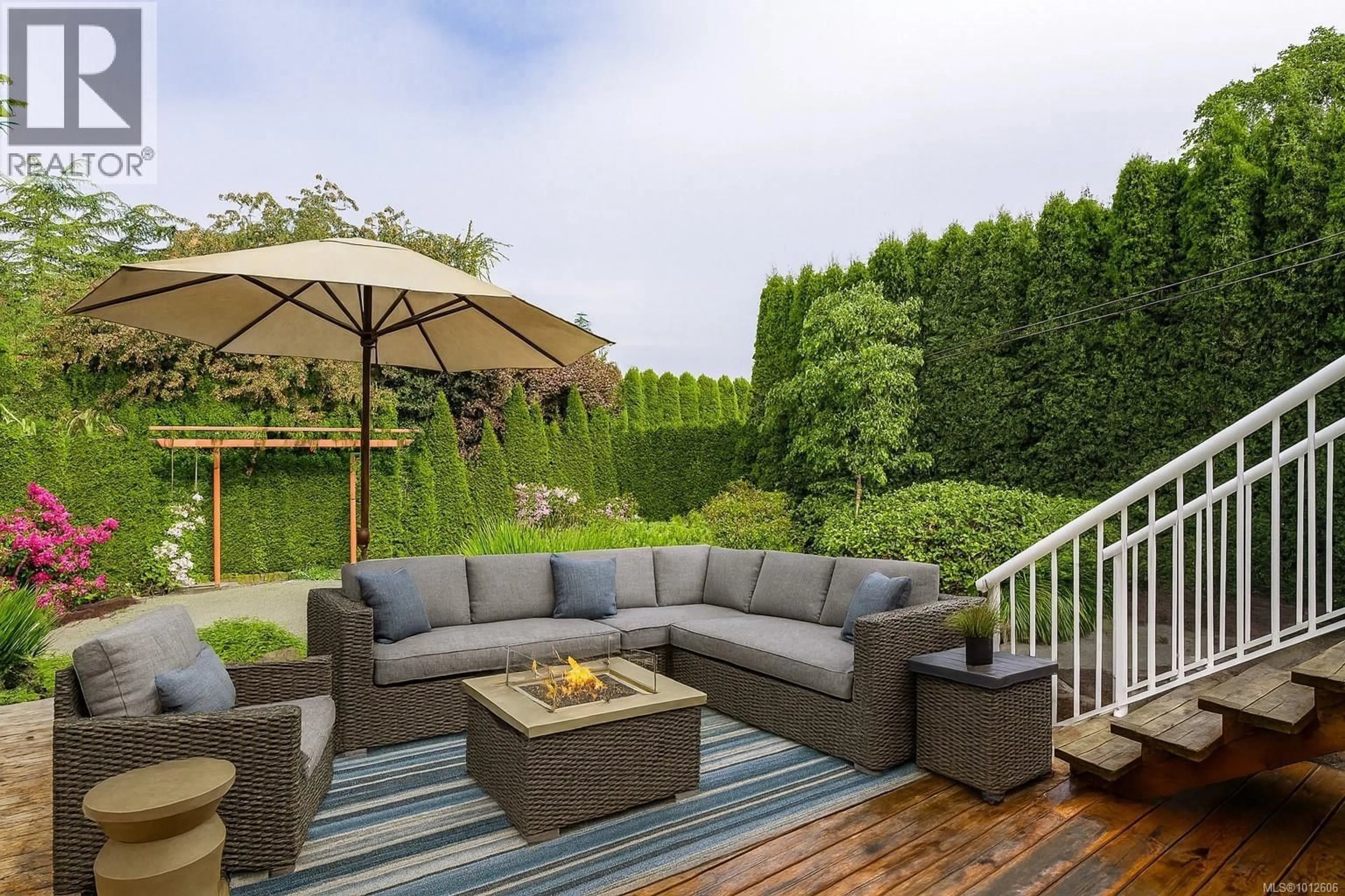 Patio, unknown for 4406 TORQUAY DRIVE, Saanich British Columbia V8N3L4