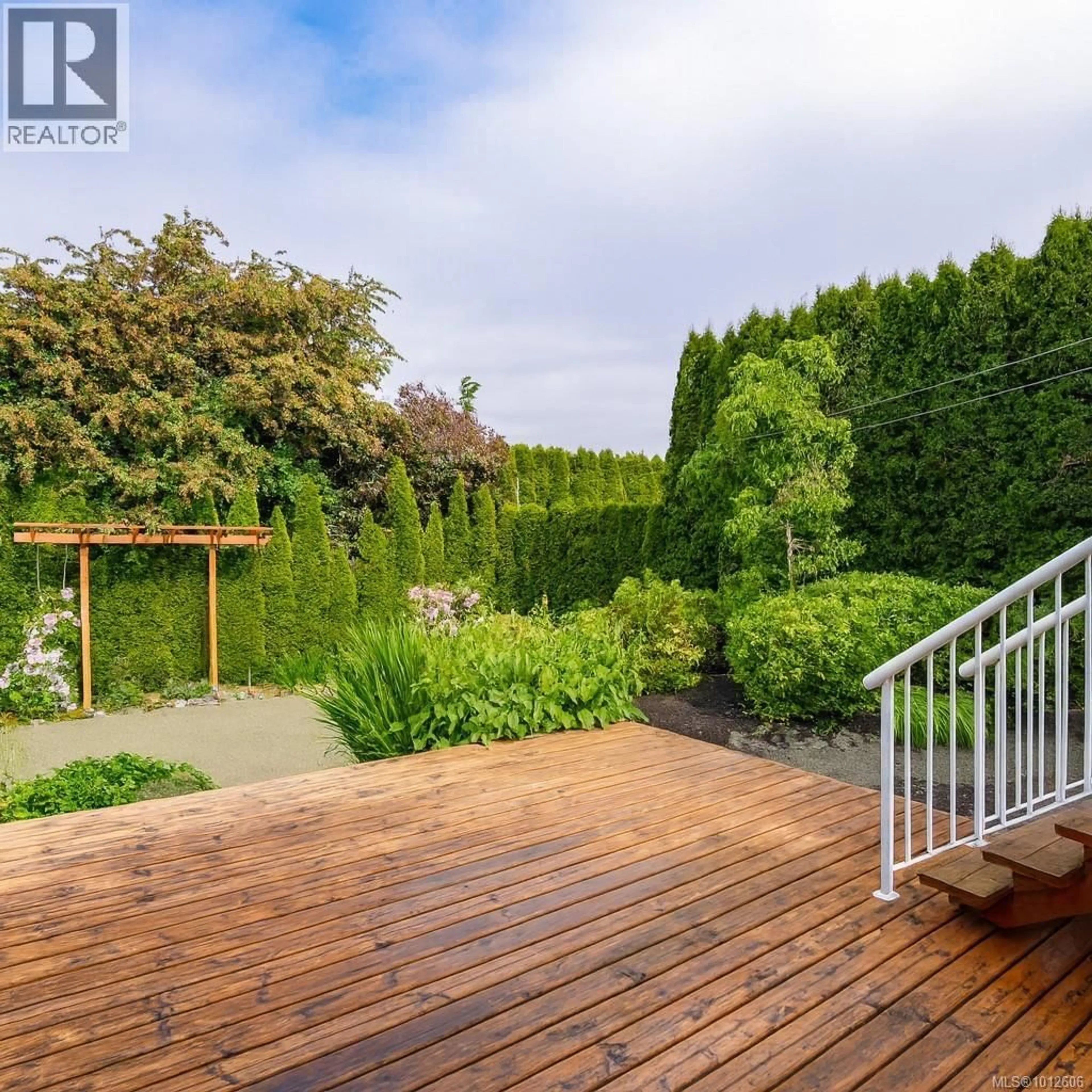 Patio, water/lake/river/ocean view for 4406 TORQUAY DRIVE, Saanich British Columbia V8N3L4