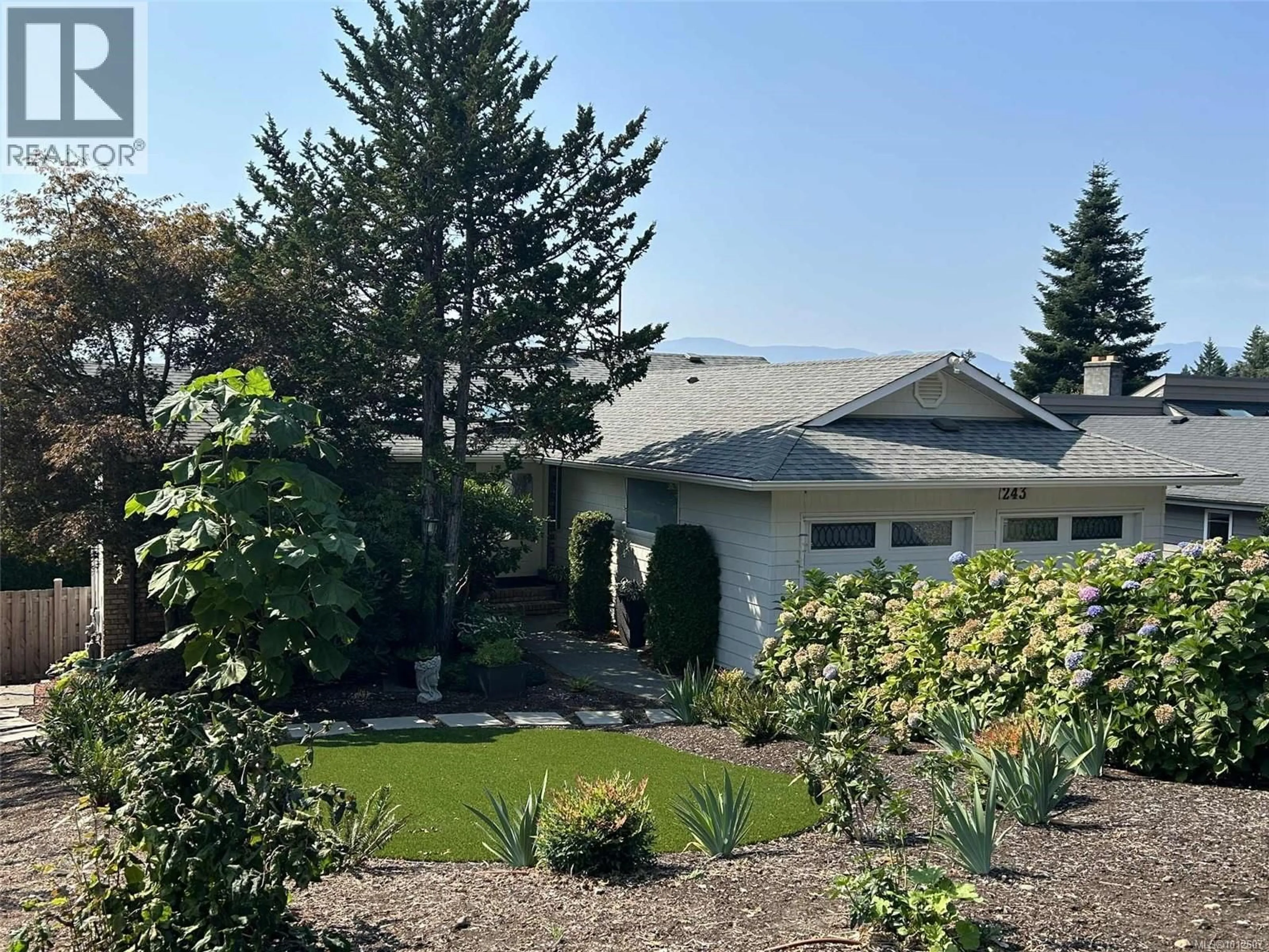 A pic from outside/outdoor area/front of a property/back of a property/a pic from drone, mountain view for 243 STAFFORD AVENUE, Courtenay British Columbia V9N6Z6