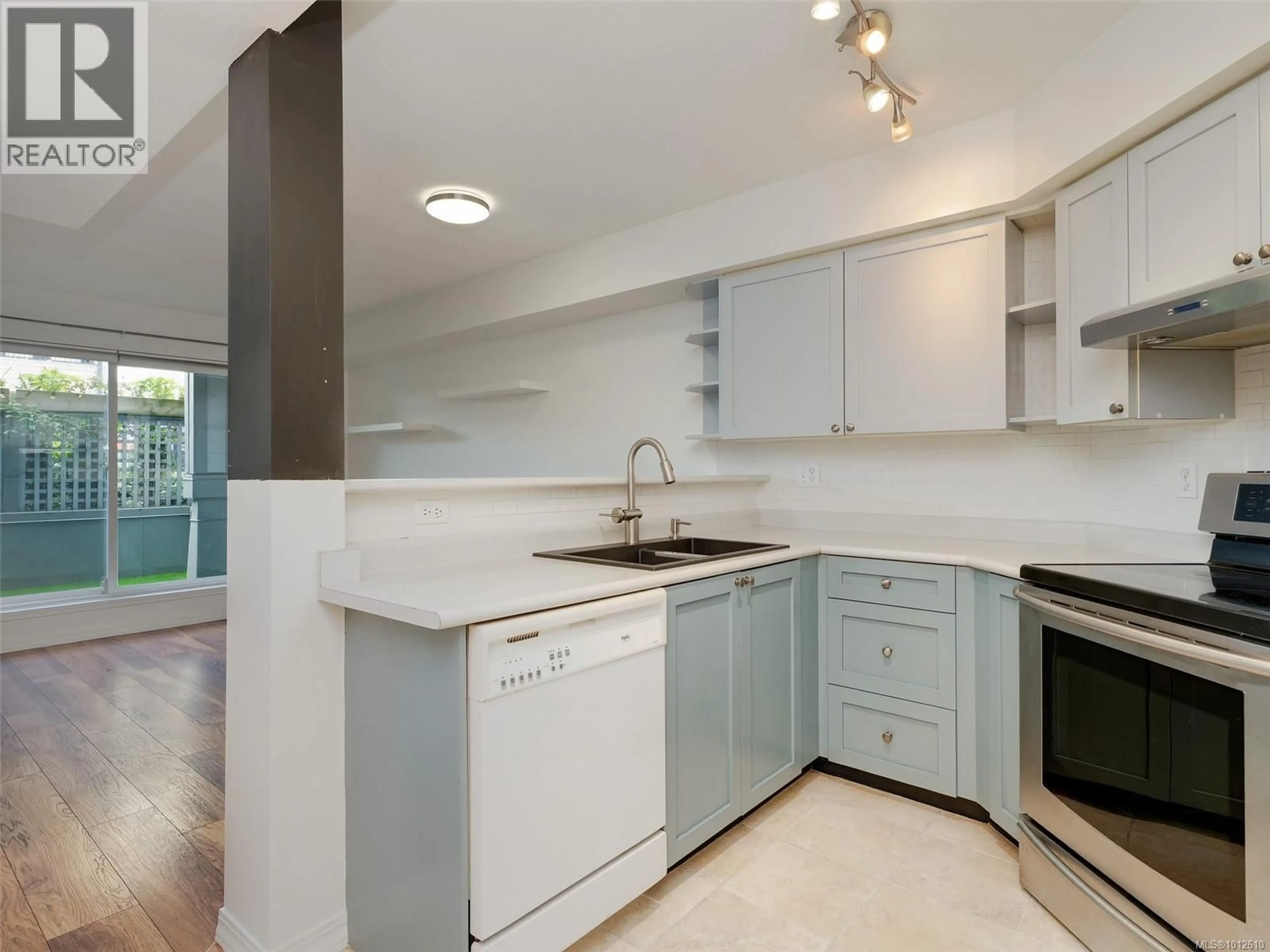 Open concept kitchen, ceramic/tile floor for 119 - 827 NORTH PARK STREET, Victoria British Columbia V8W3Y3