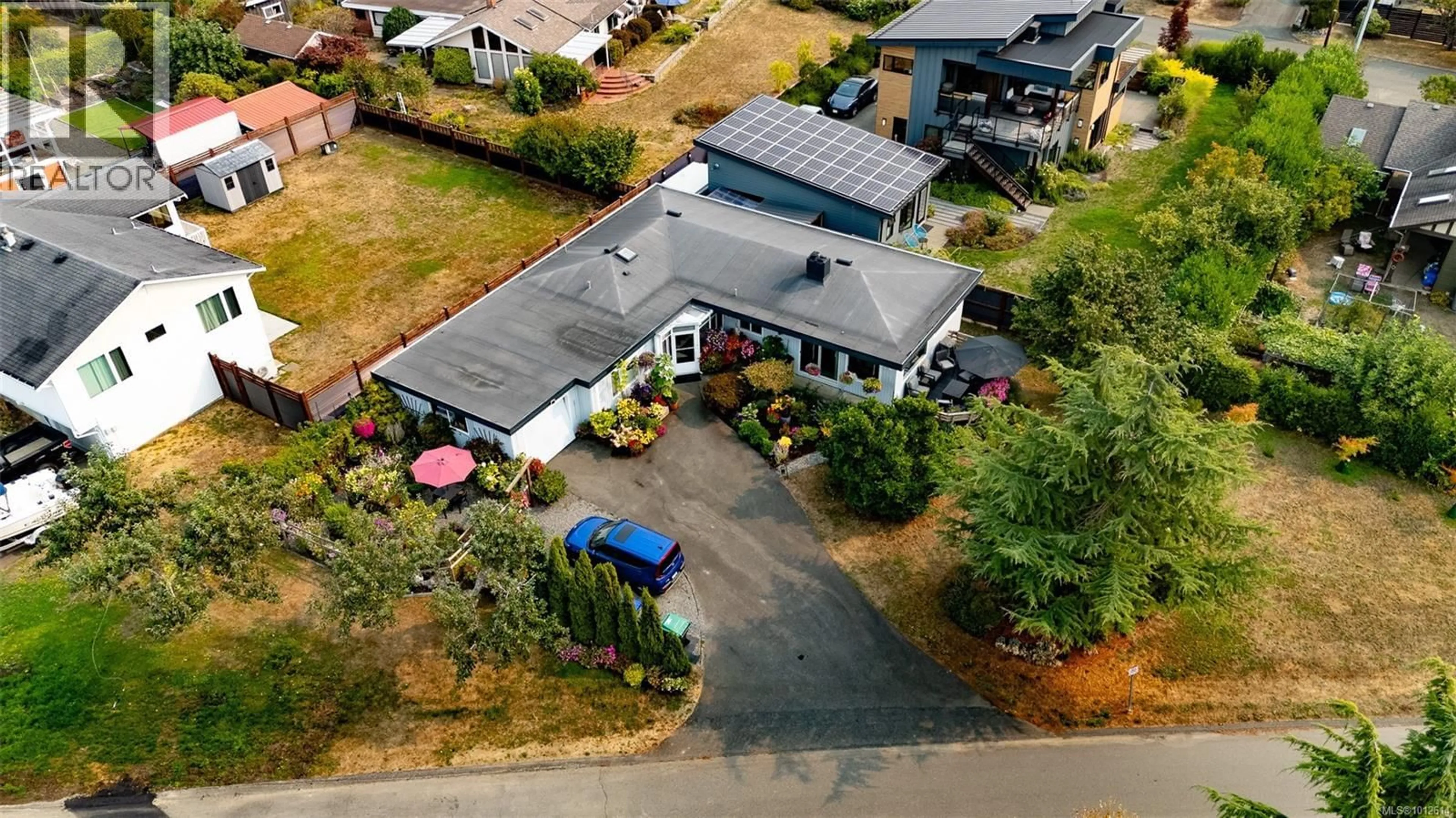 A pic from outside/outdoor area/front of a property/back of a property/a pic from drone, street for 140 BEACH DRIVE, Comox British Columbia V9M1T6