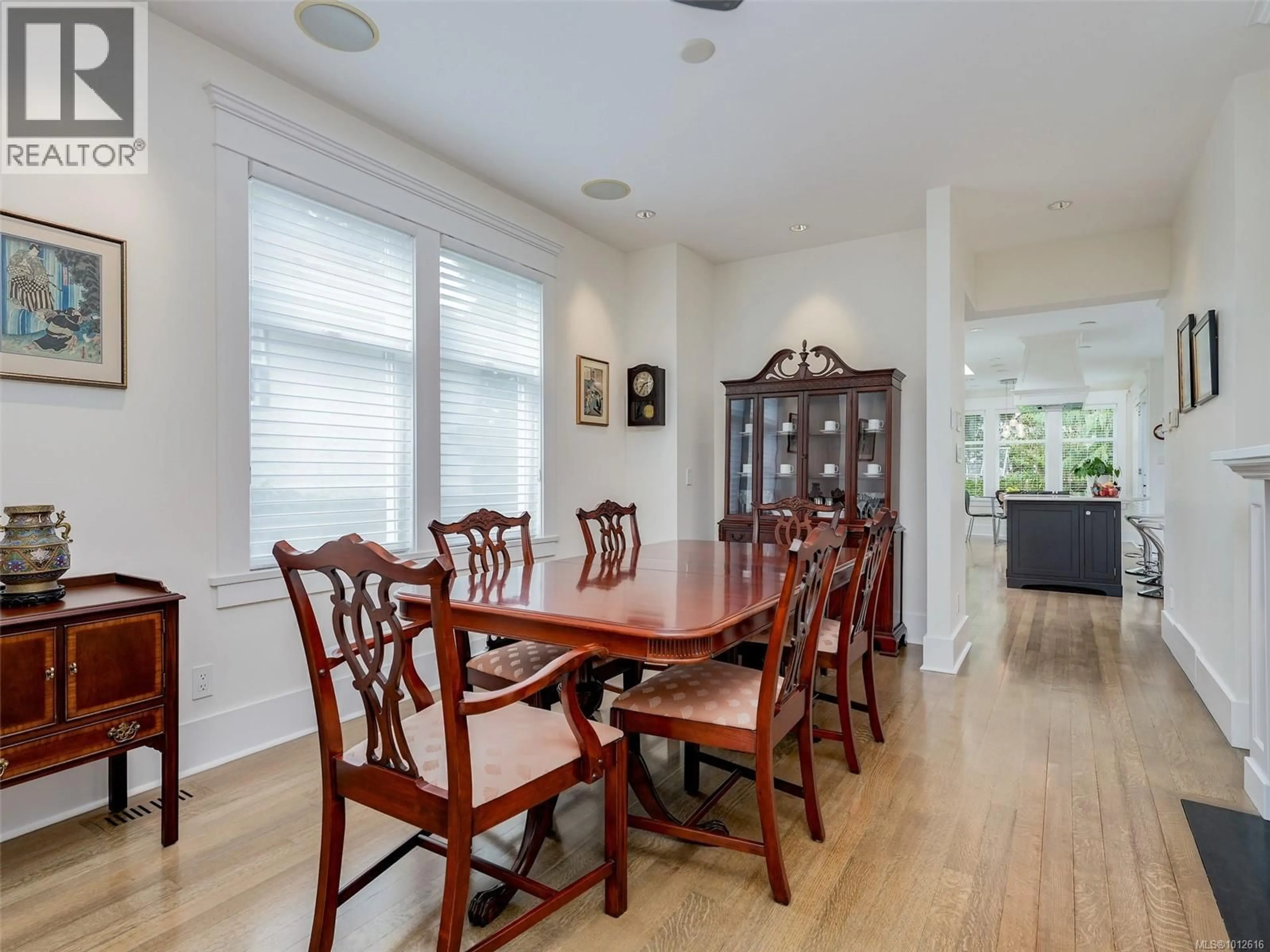 Dining room, wood/laminate floor for 2086 CHAUCER STREET, Oak Bay British Columbia V8R1H7