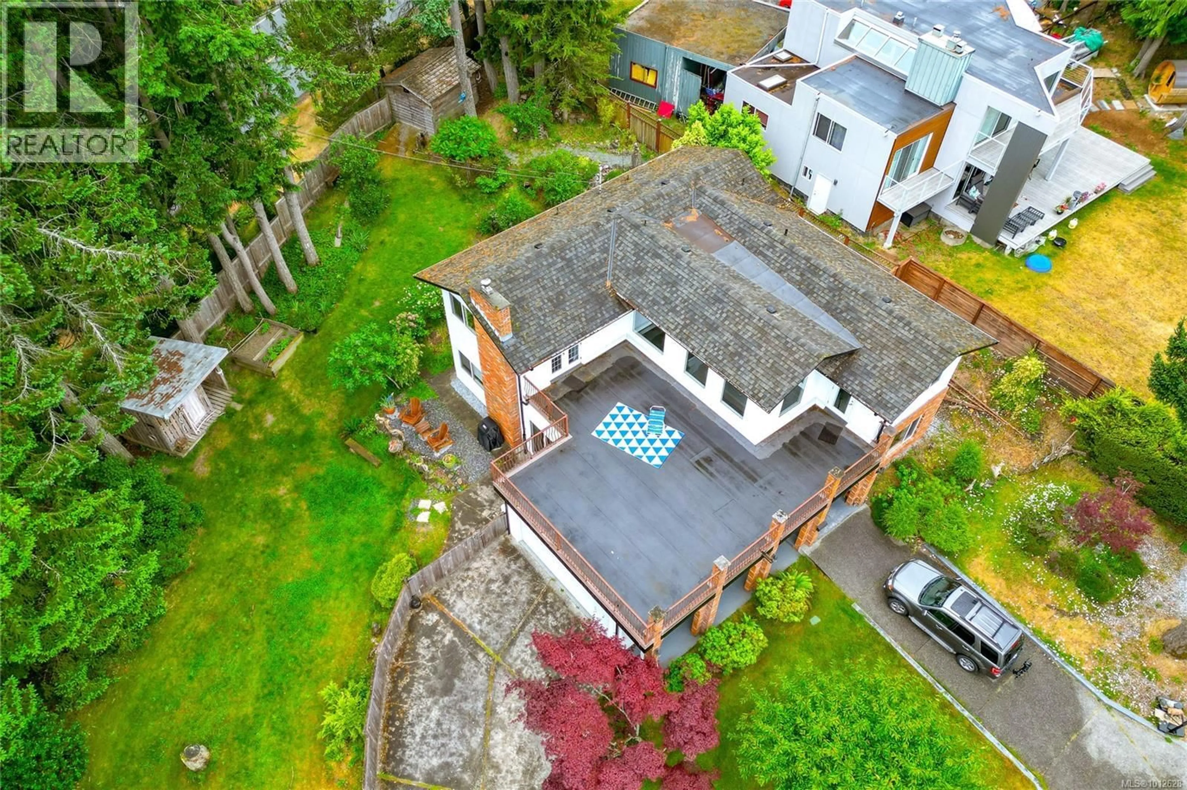 A pic from outside/outdoor area/front of a property/back of a property/a pic from drone, building for 4835 BLACK BEAR RIDGE, Nanaimo British Columbia V9T5E2