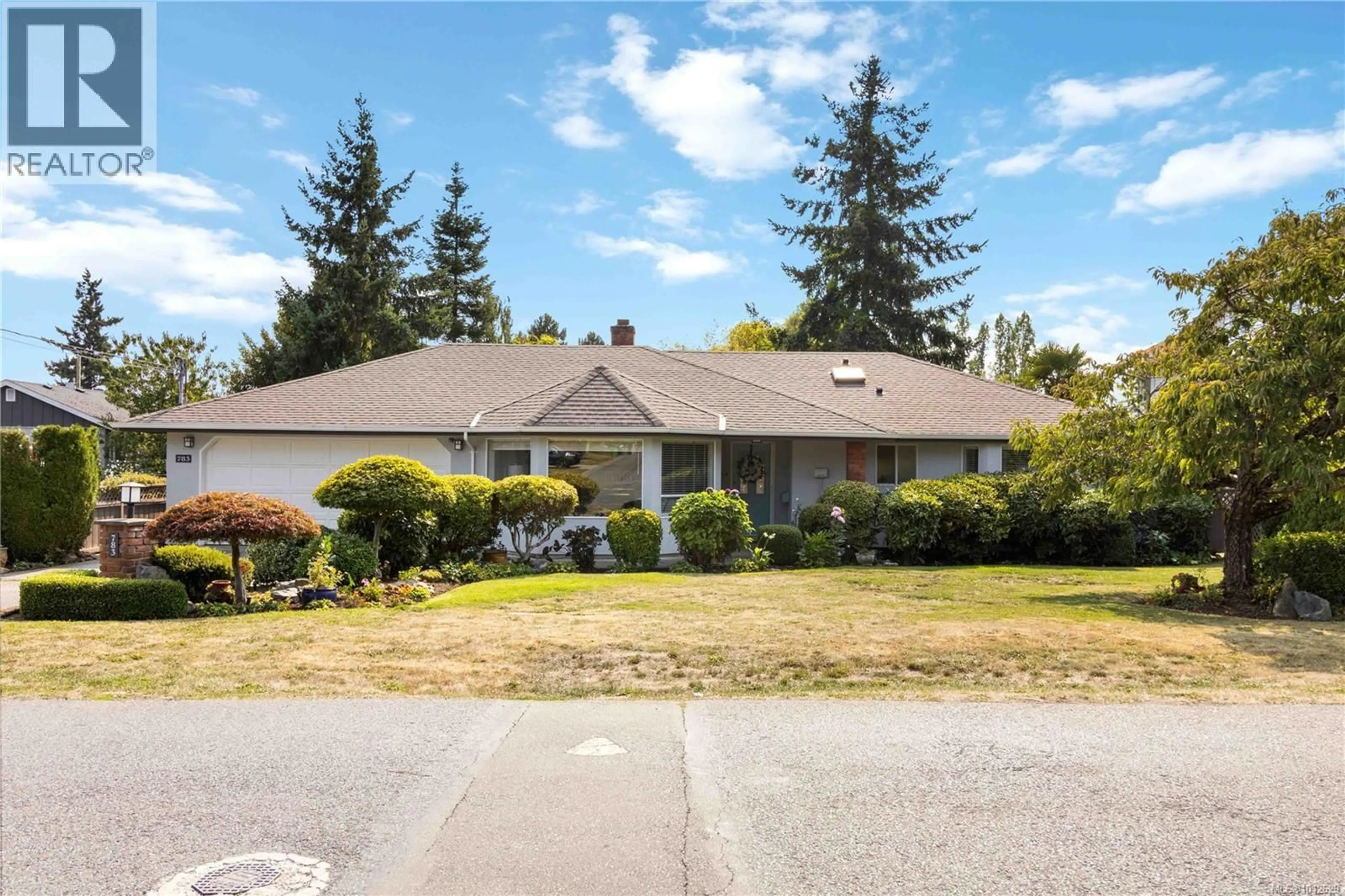 Home with vinyl exterior material, street for 783 VIADUCT AVENUE EAST, Saanich British Columbia V8Z3E4