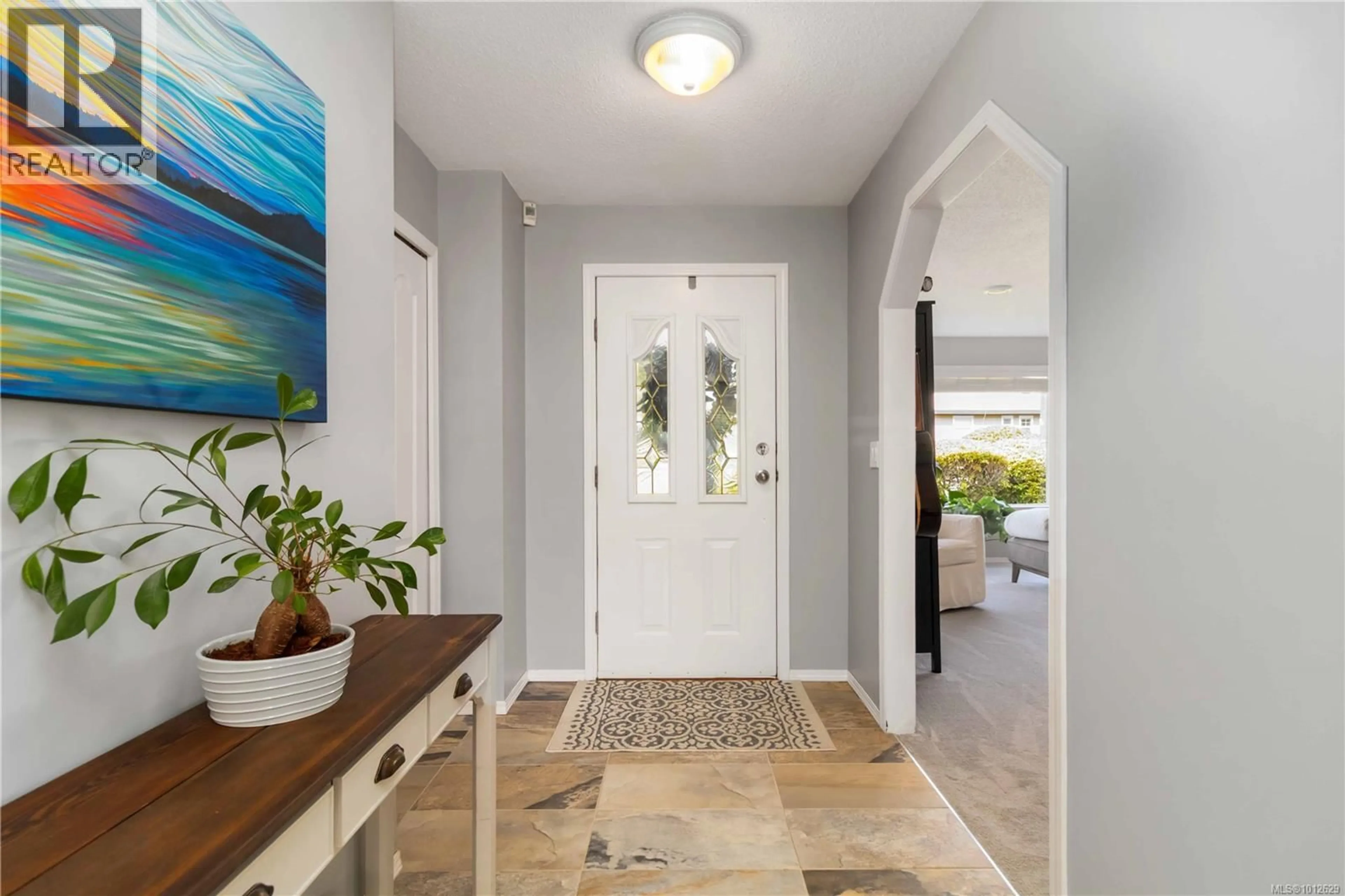 Indoor entryway for 783 VIADUCT AVENUE EAST, Saanich British Columbia V8Z3E4