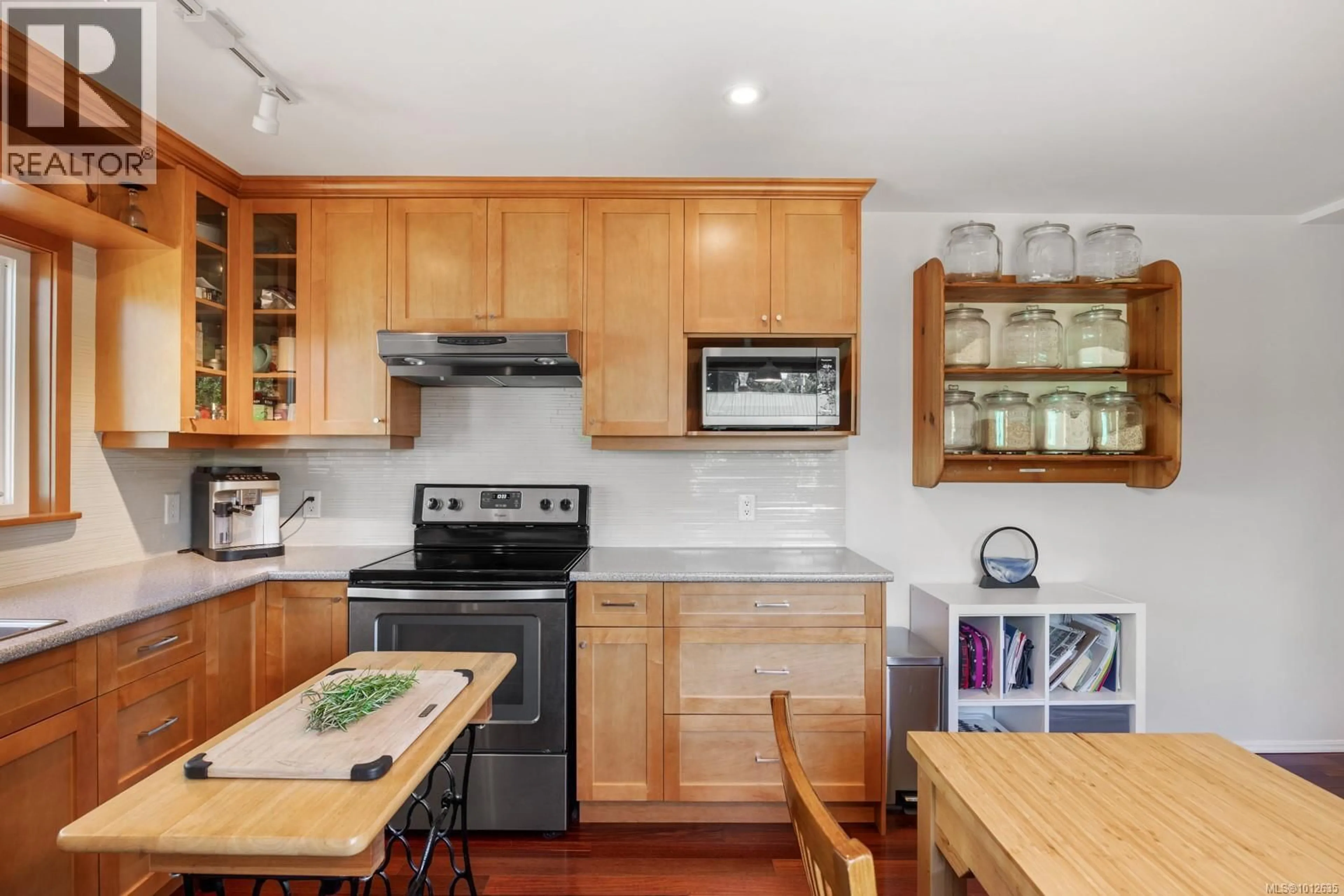 Standard kitchen, unknown for 1669 COTTONWOOD LANE, Comox British Columbia V9M2X1