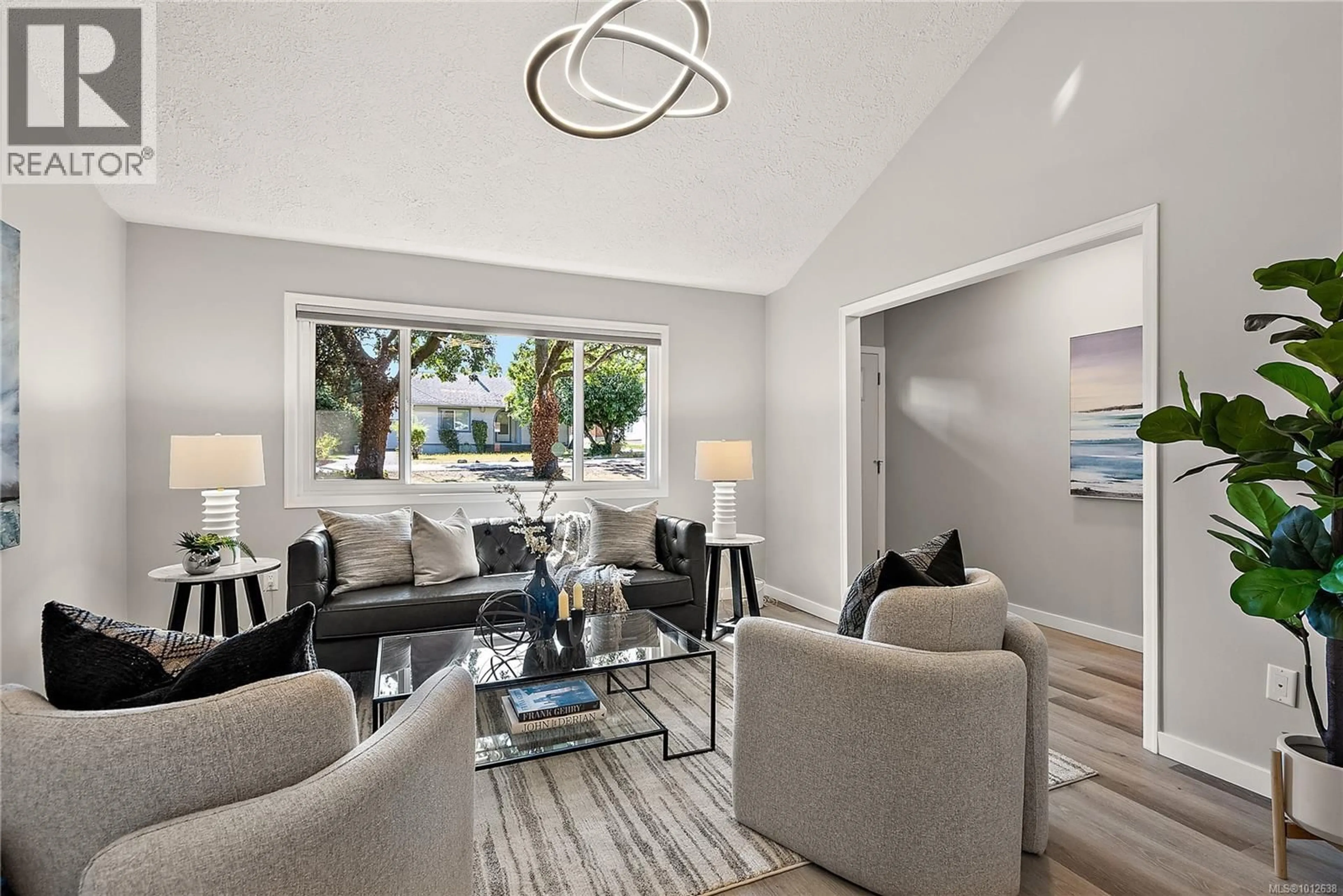 Living room with furniture, unknown for 970 JASMINE AVENUE, Saanich British Columbia V8Z2P2