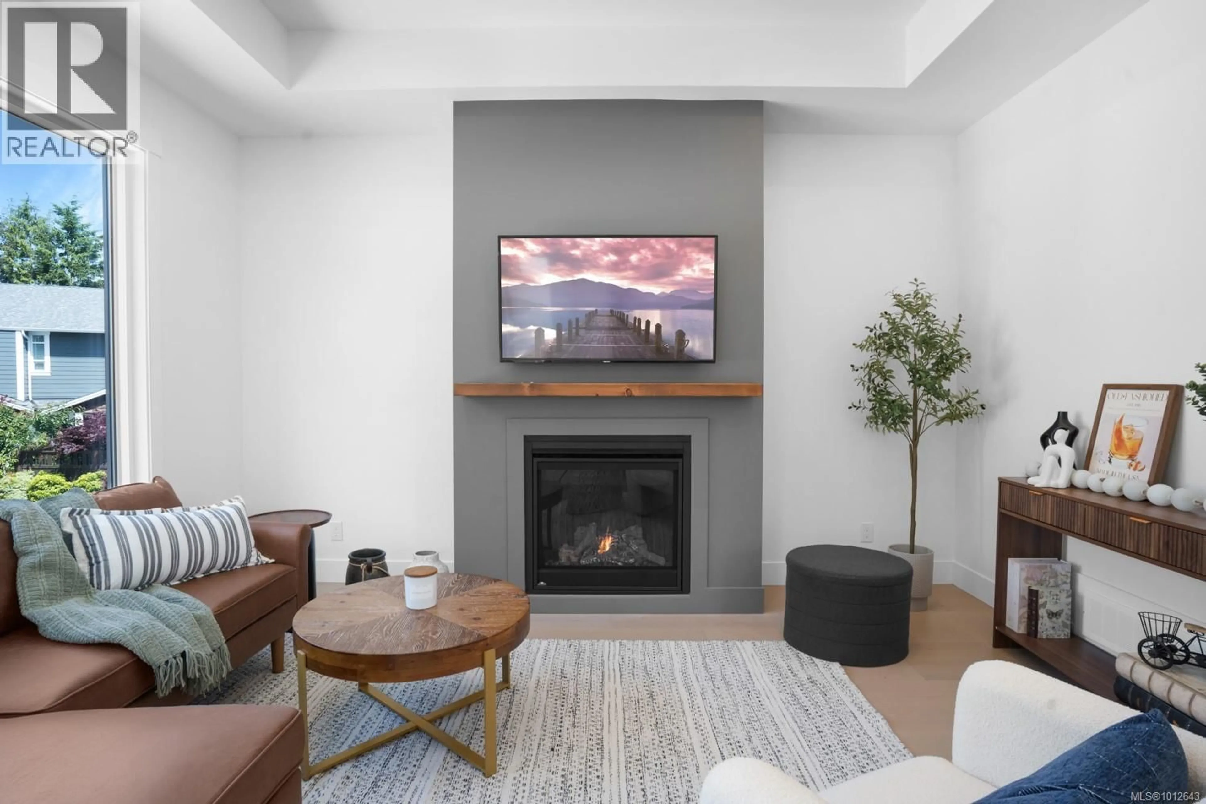 Living room with furniture, unknown for 2545 DOCTORS ROAD, Nanaimo British Columbia V9S3V4