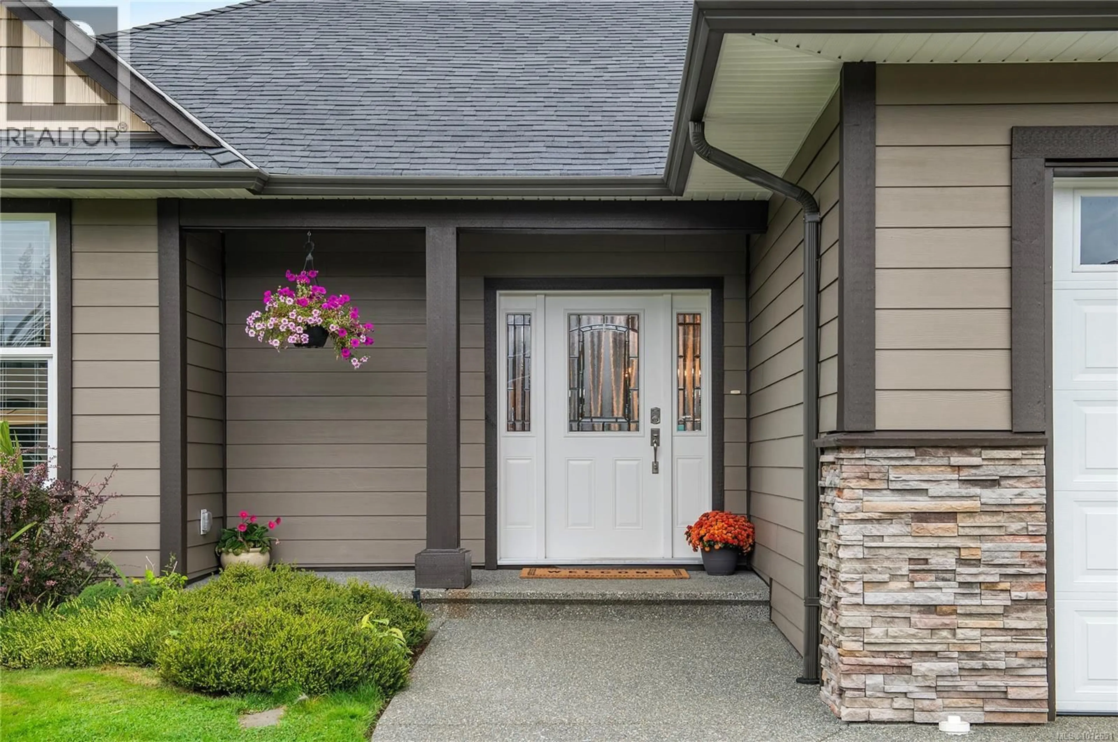 Home with vinyl exterior material, street for 391 SERENITY DRIVE, Campbell River British Columbia V9W0A6