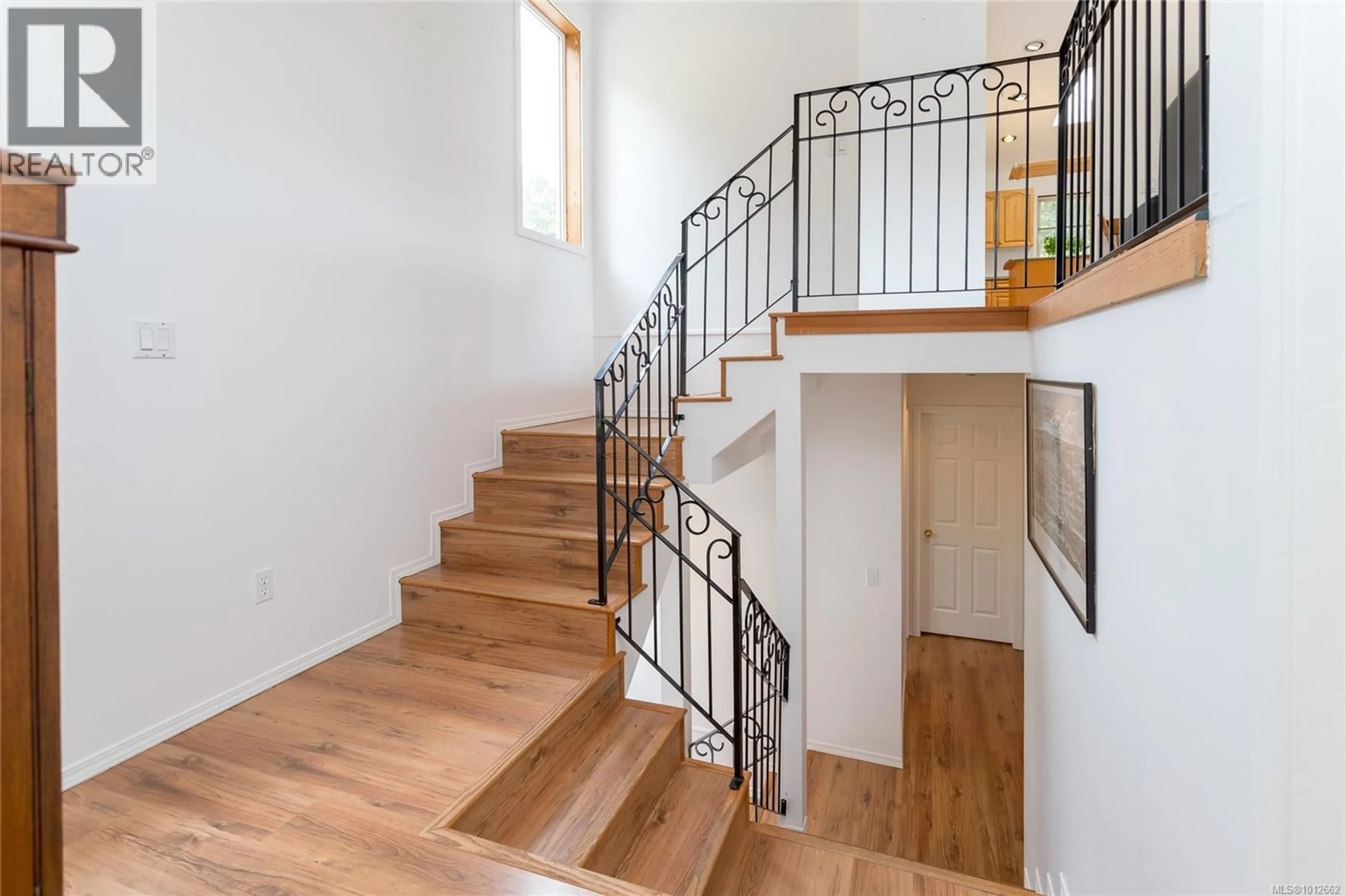 Stairs for 9801 MIRACLE WAY, Youbou British Columbia V0R3E1