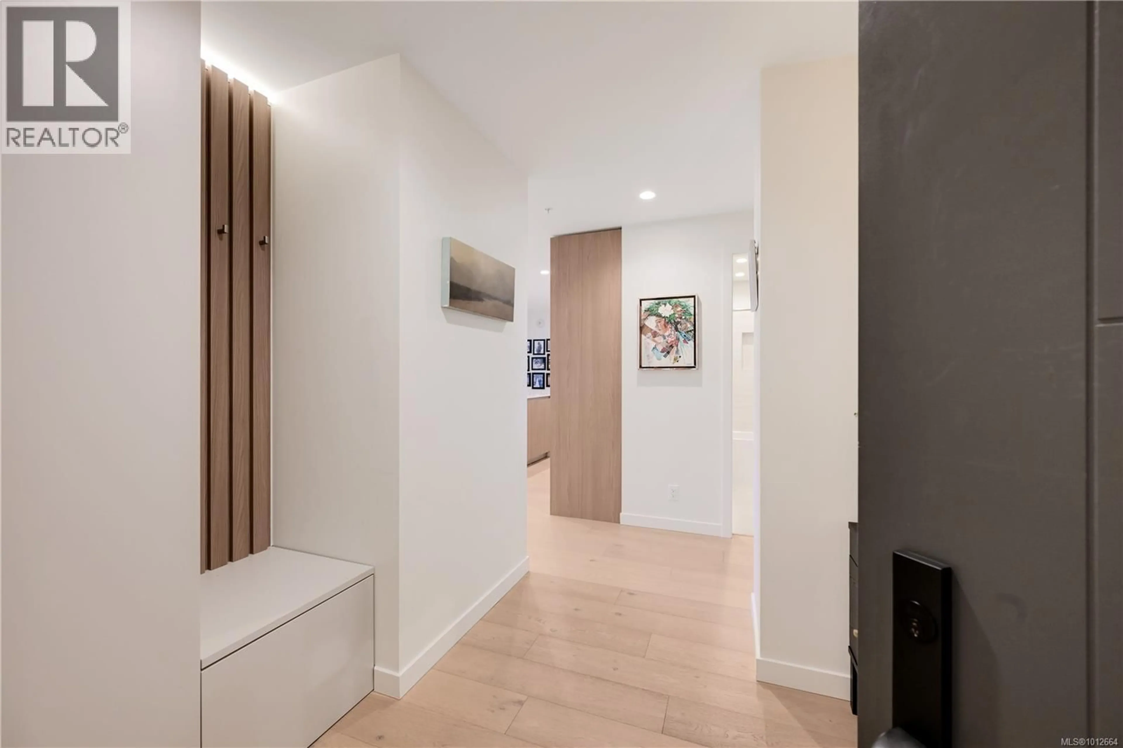 Indoor entryway for 402 - 2000 HANNINGTON ROAD, Langford British Columbia V9B7C1