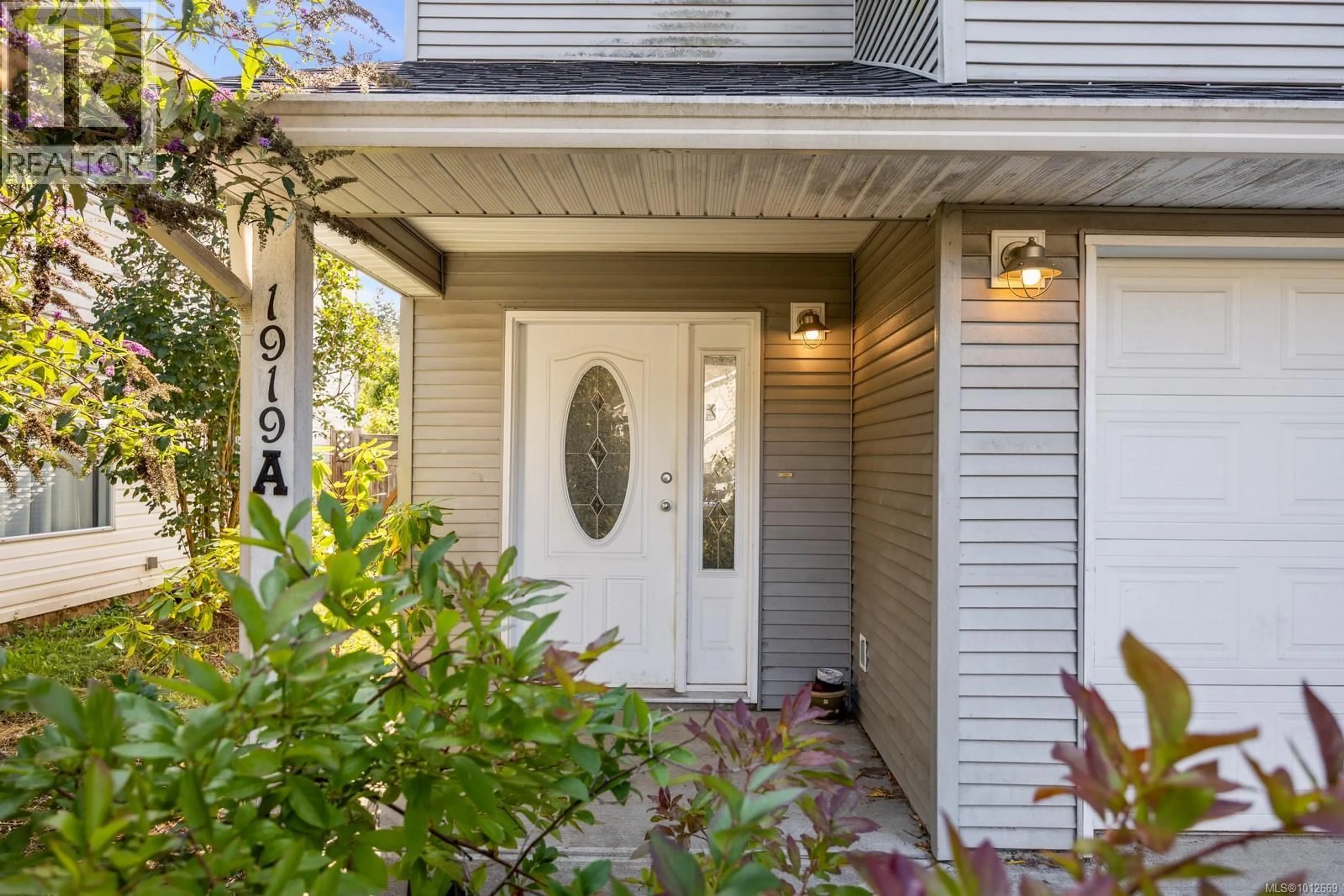 Indoor entryway for A - 1919 NOORT PLACE, Courtenay British Columbia V9N8Y5