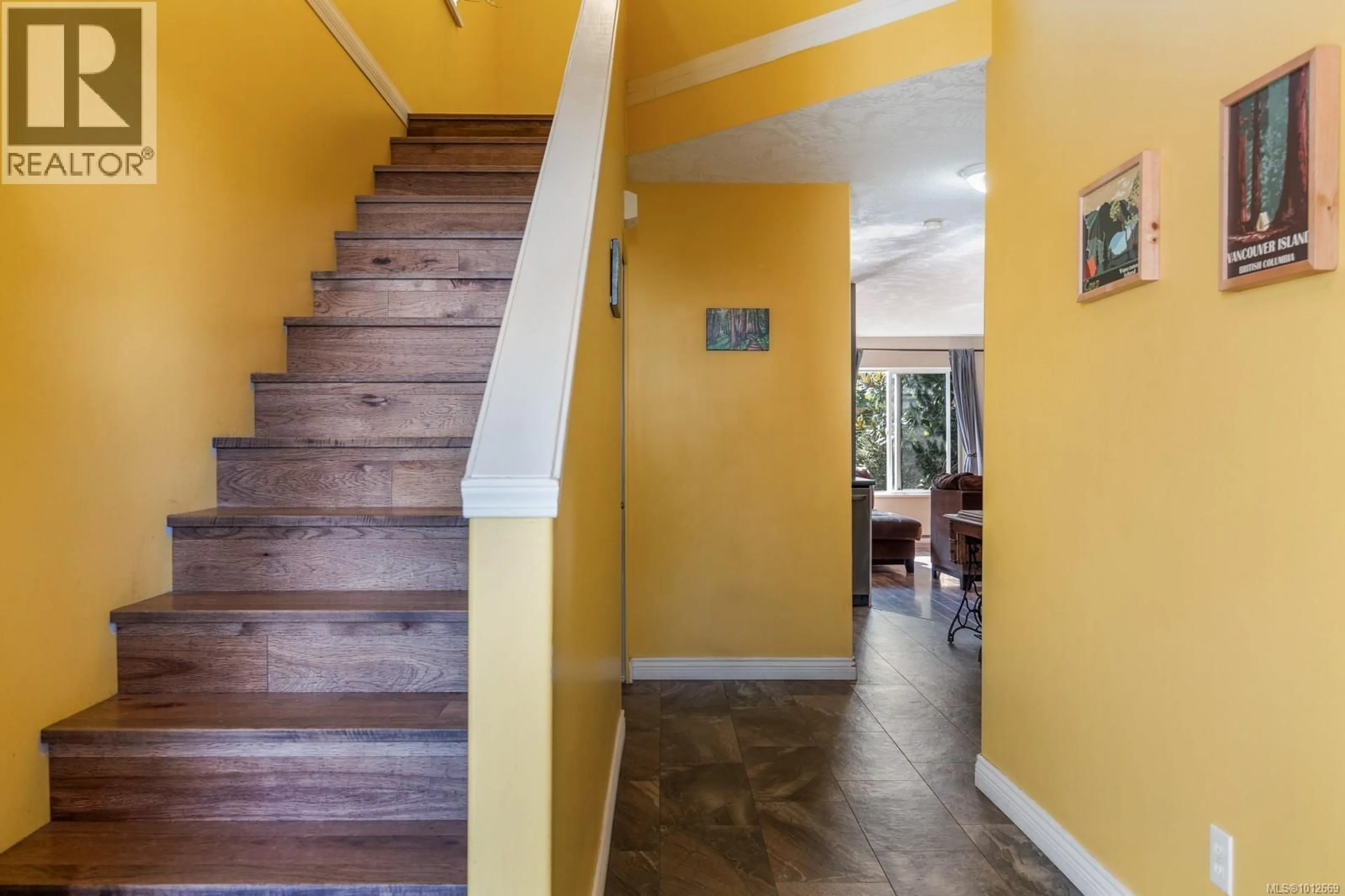 Indoor foyer for A - 1919 NOORT PLACE, Courtenay British Columbia V9N8Y5