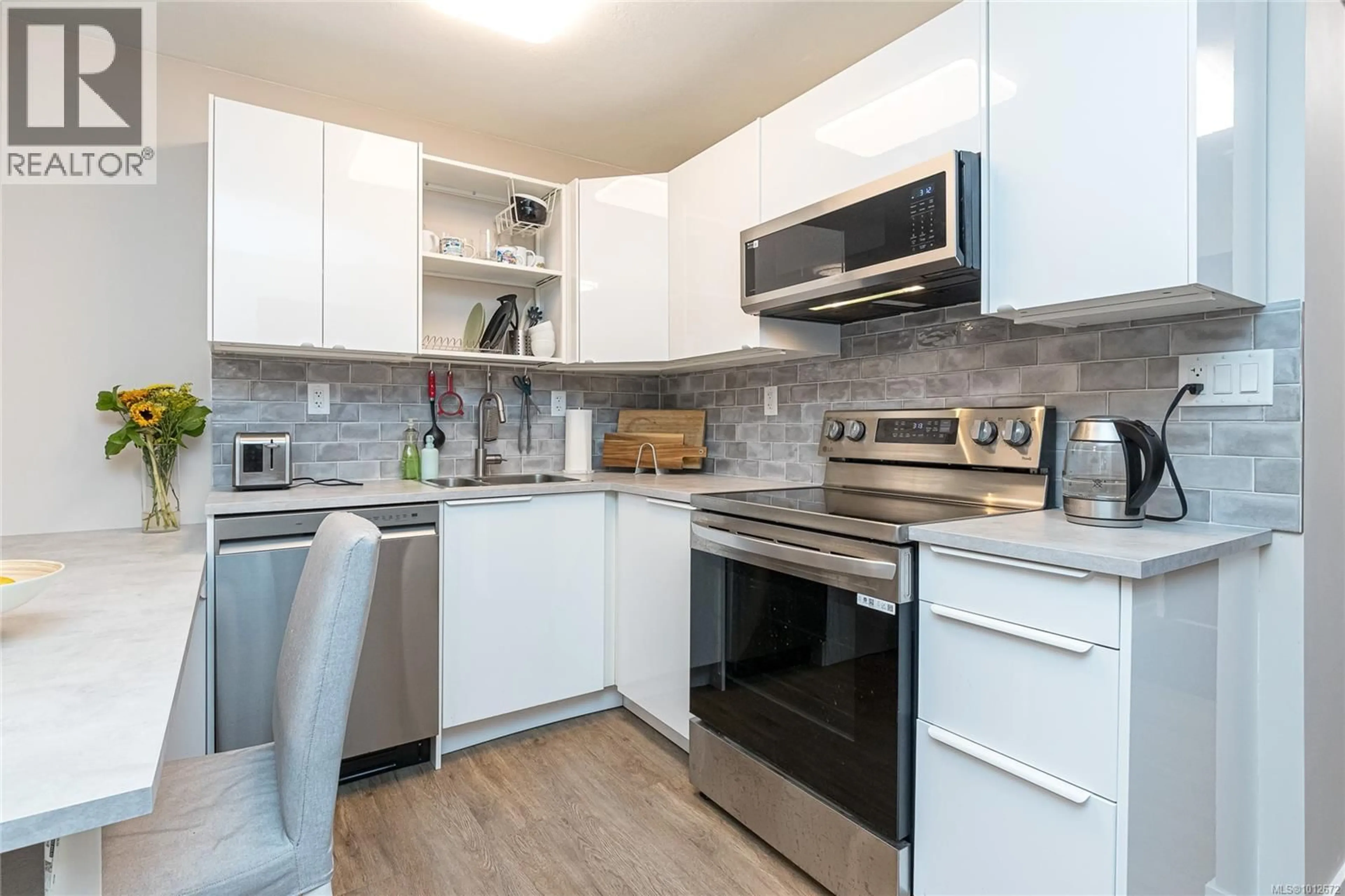 Standard kitchen, unknown for 106 - 2520 WARK STREET, Victoria British Columbia V8T5G6