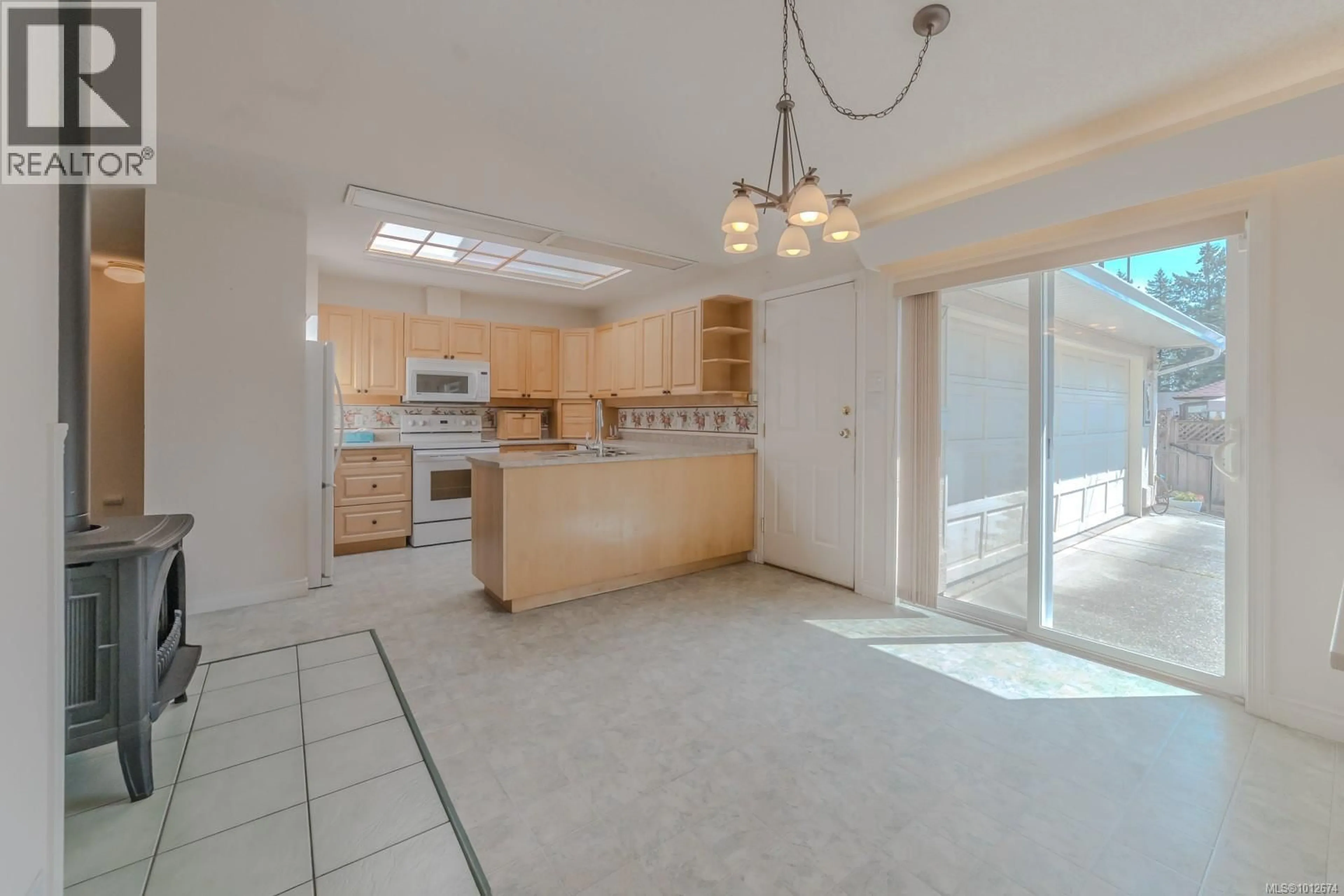 Open concept kitchen, ceramic/tile floor for 5949 JAYNES ROAD, Duncan British Columbia V9L3C4