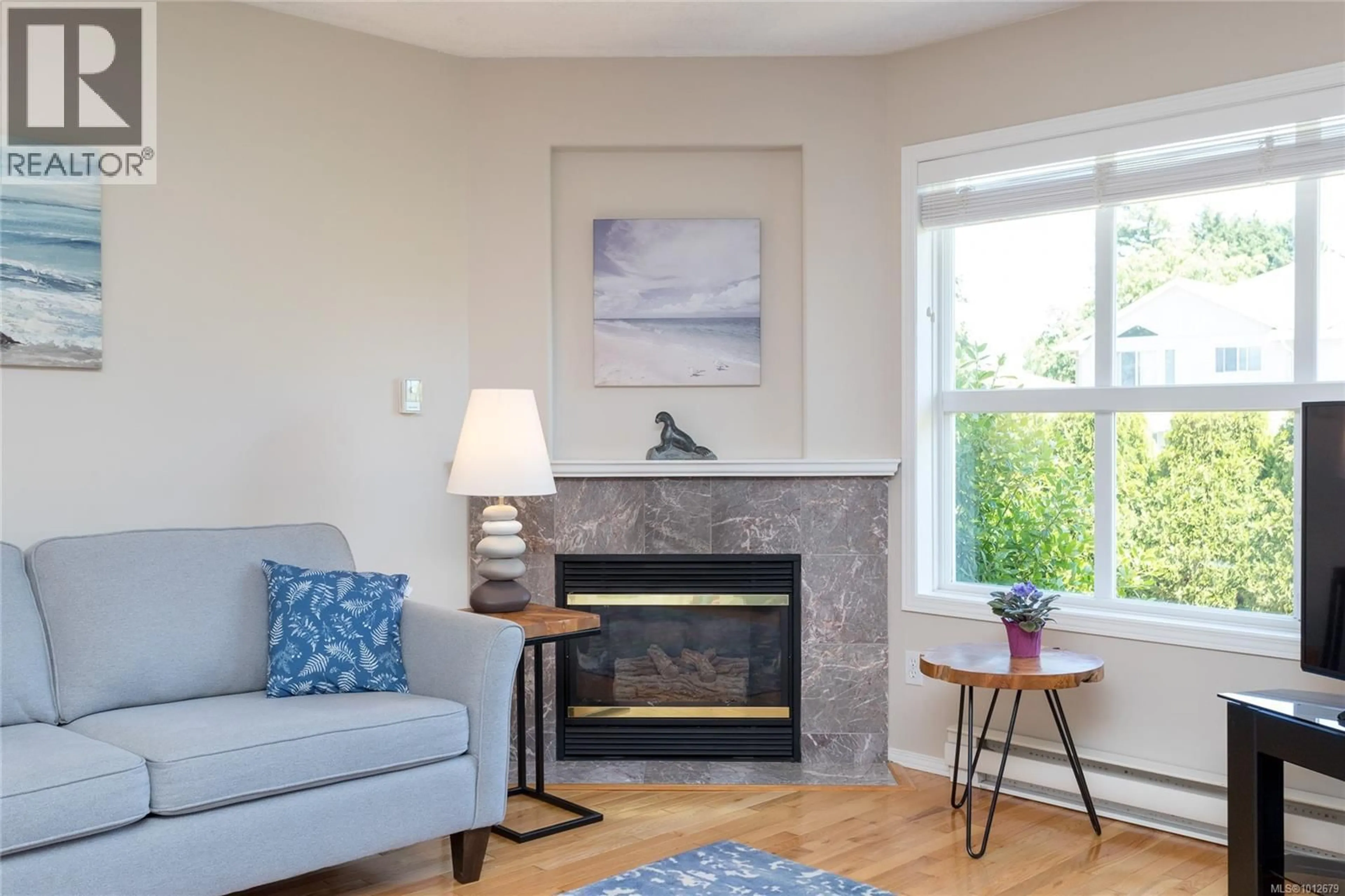 Living room with furniture, wood/laminate floor for D - 10124 RESTHAVEN DRIVE, Sidney British Columbia V8L3G6