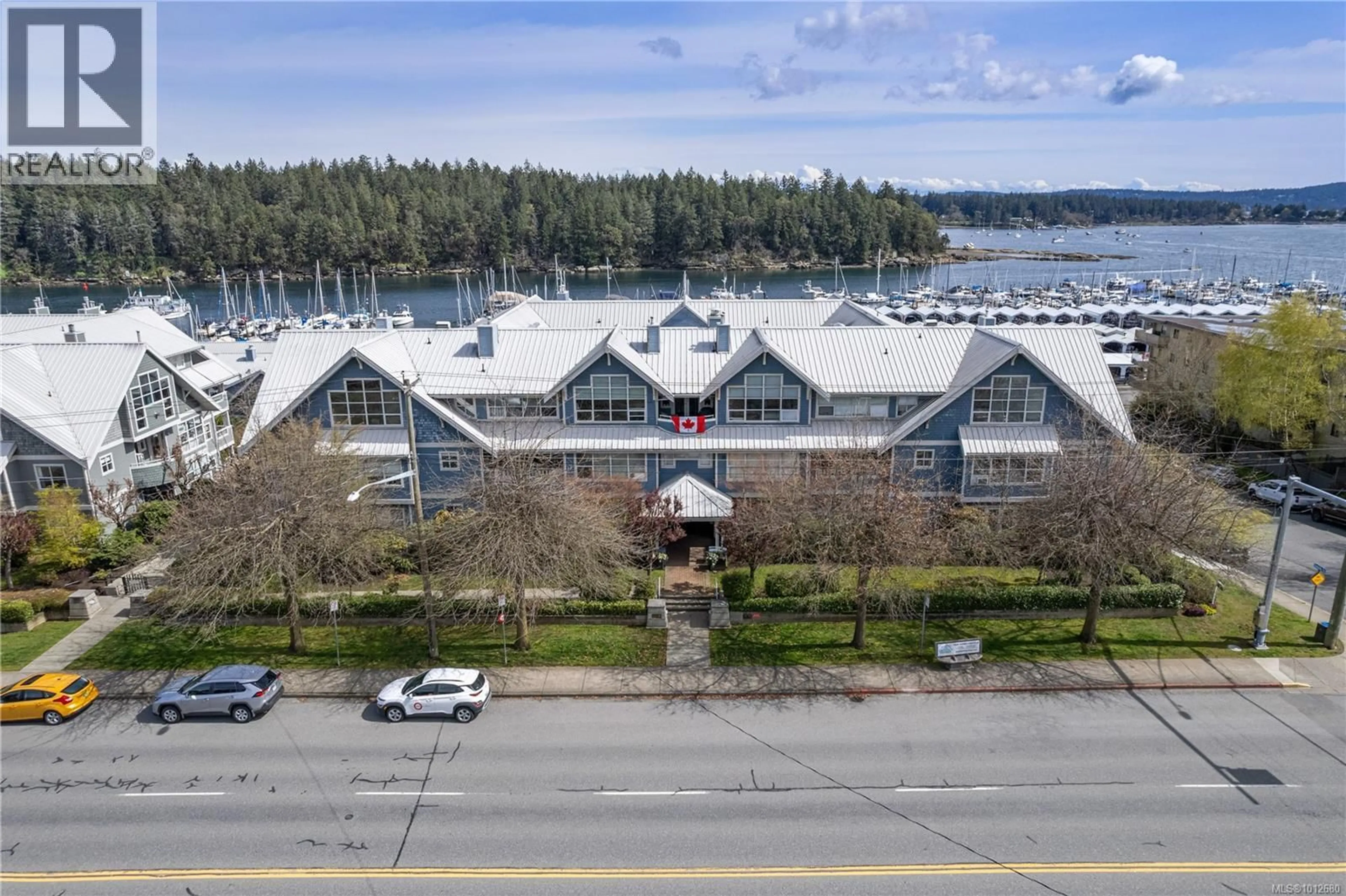 A pic from outside/outdoor area/front of a property/back of a property/a pic from drone, building for 502 - 500 STEWART AVENUE, Nanaimo British Columbia V9S5T5
