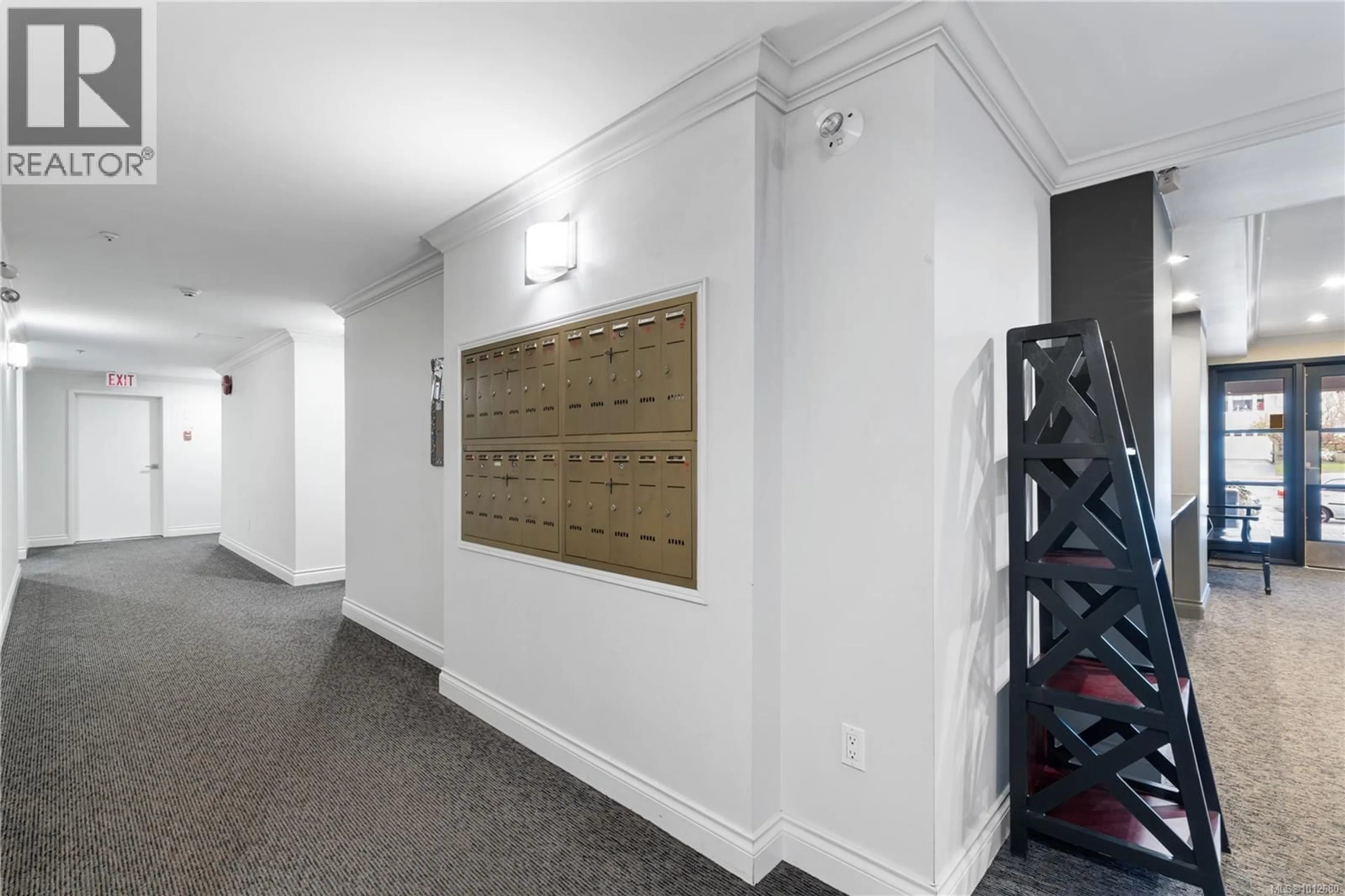 Indoor foyer for 502 - 500 STEWART AVENUE, Nanaimo British Columbia V9S5T5