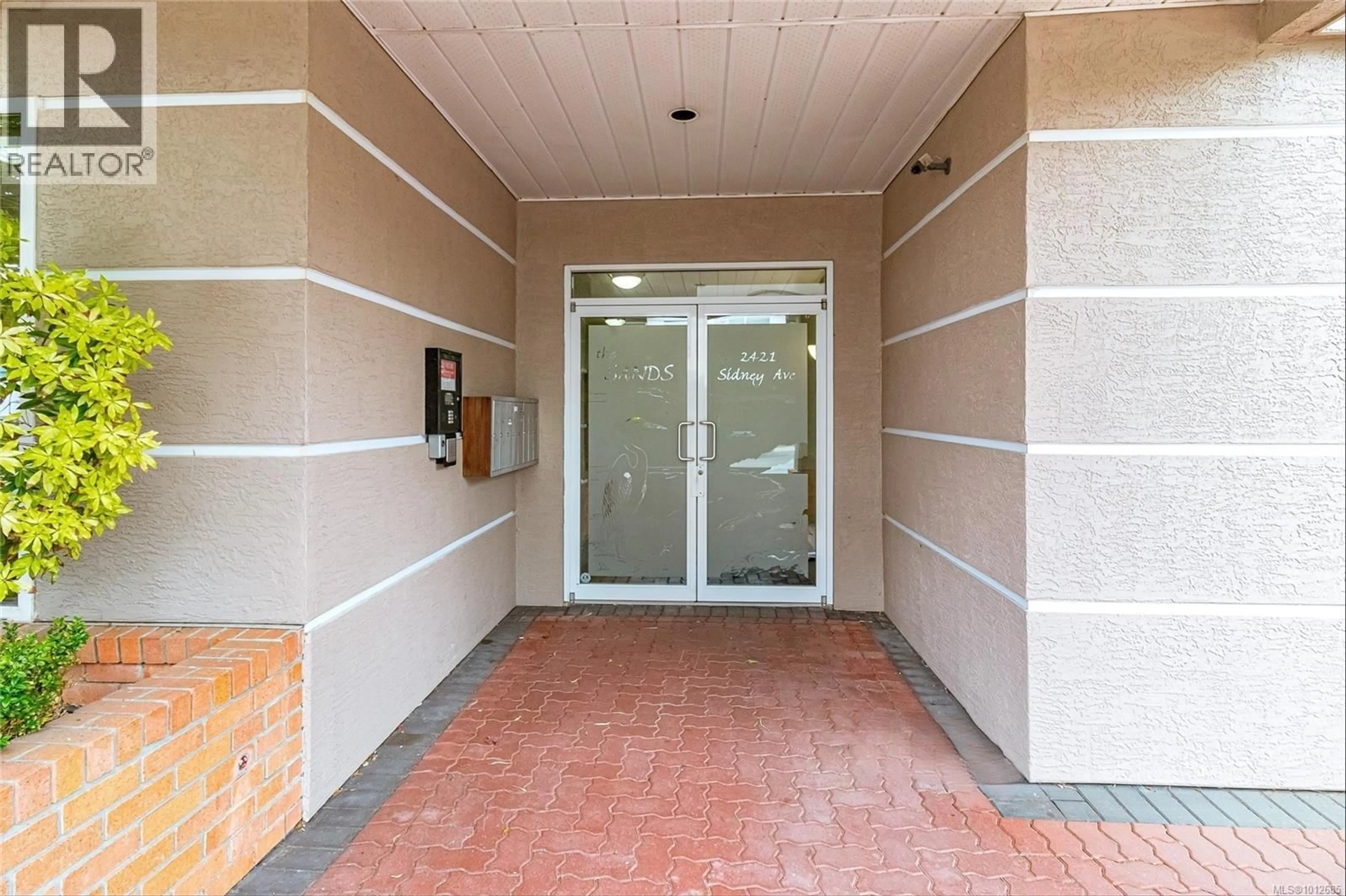 Indoor foyer for 204 - 2421 SIDNEY AVENUE, Sidney British Columbia V8L1Y8