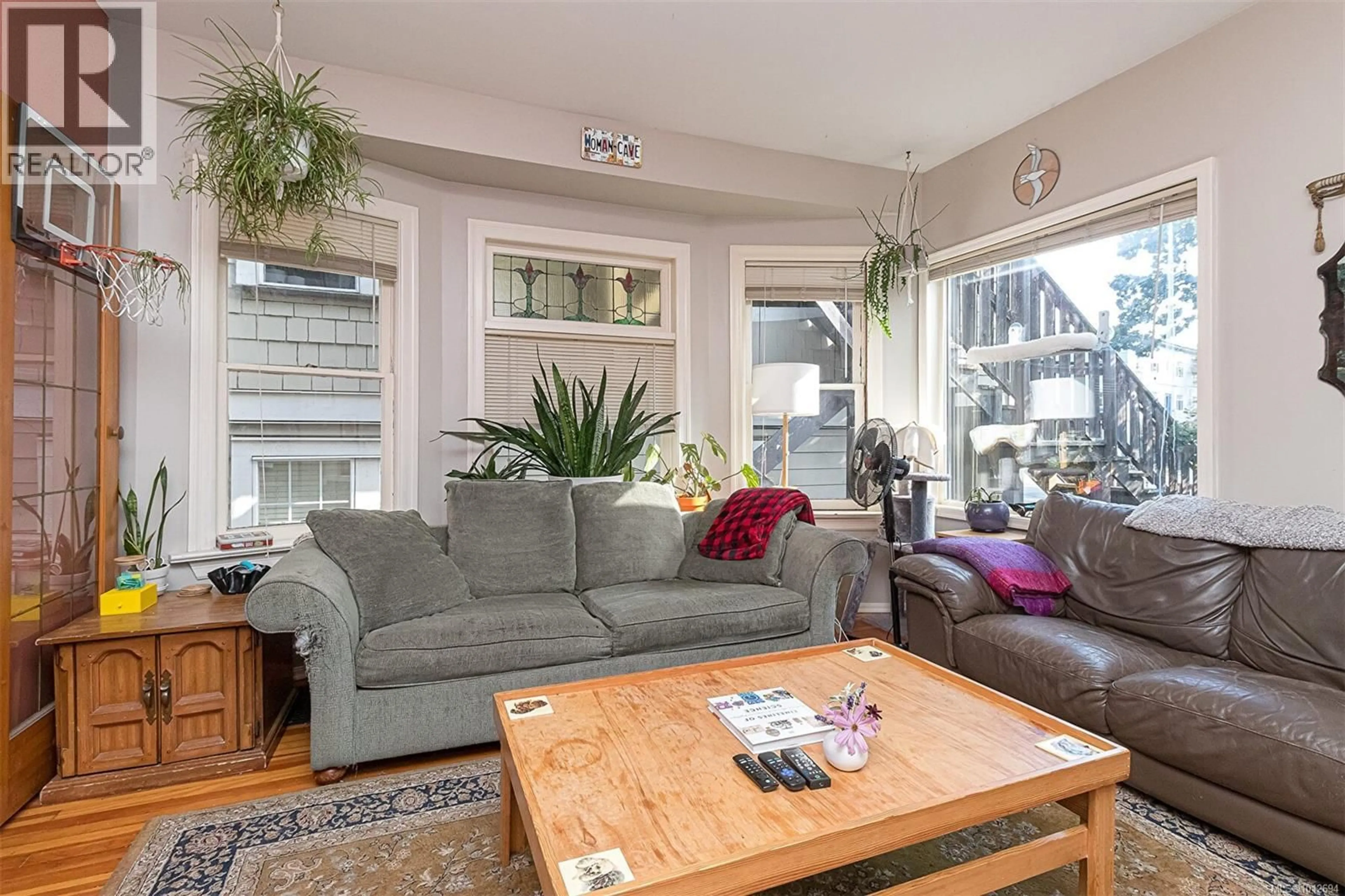 Living room with furniture, unknown for 2411 QUADRA STREET, Victoria British Columbia V8P2S1