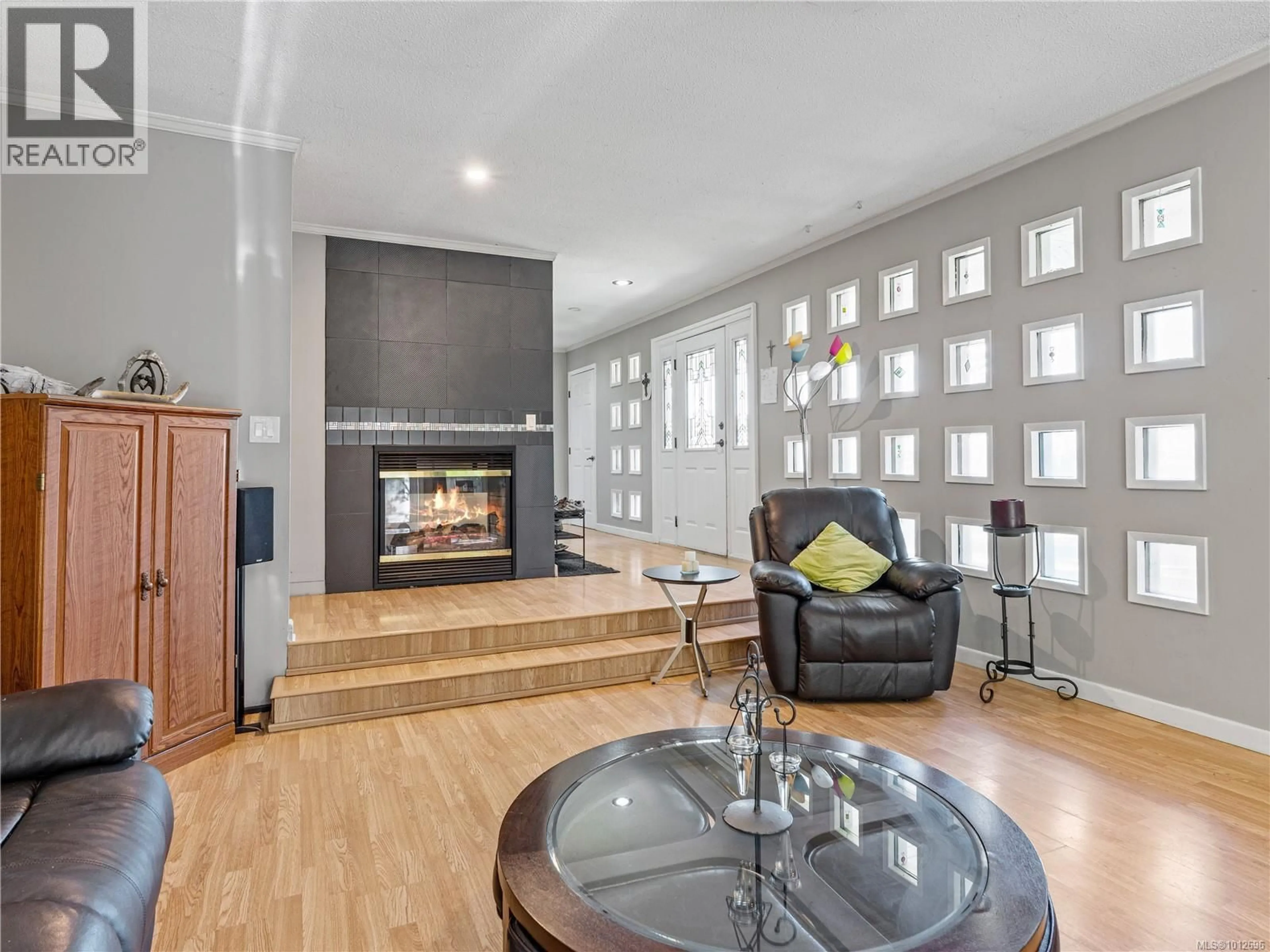 Living room with furniture, wood/laminate floor for 1546 GRANDOM PLACE, Nanaimo British Columbia V9X1S5