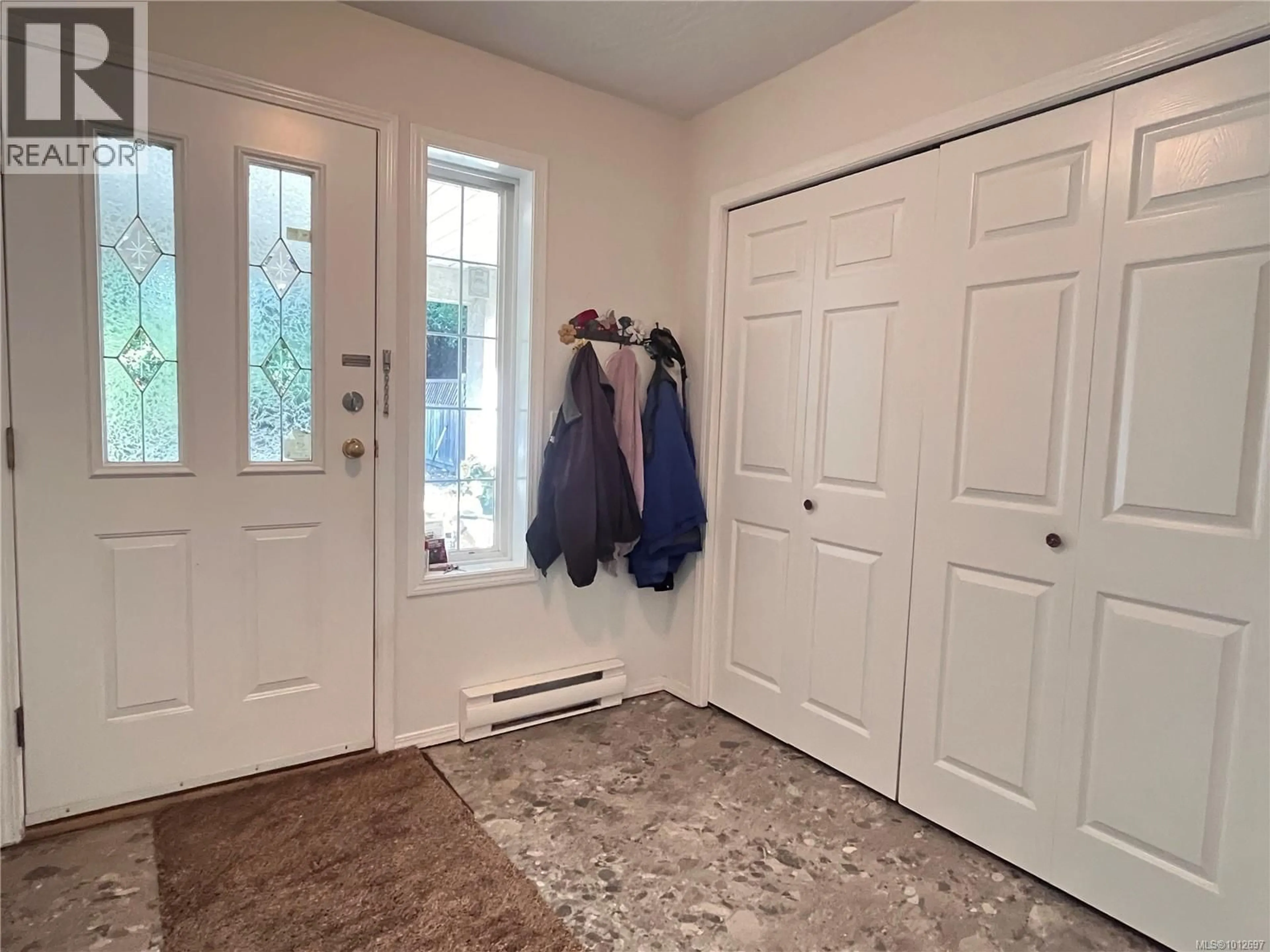 Indoor entryway for 1113 ROCK STREET, Saanich British Columbia V8P2B9