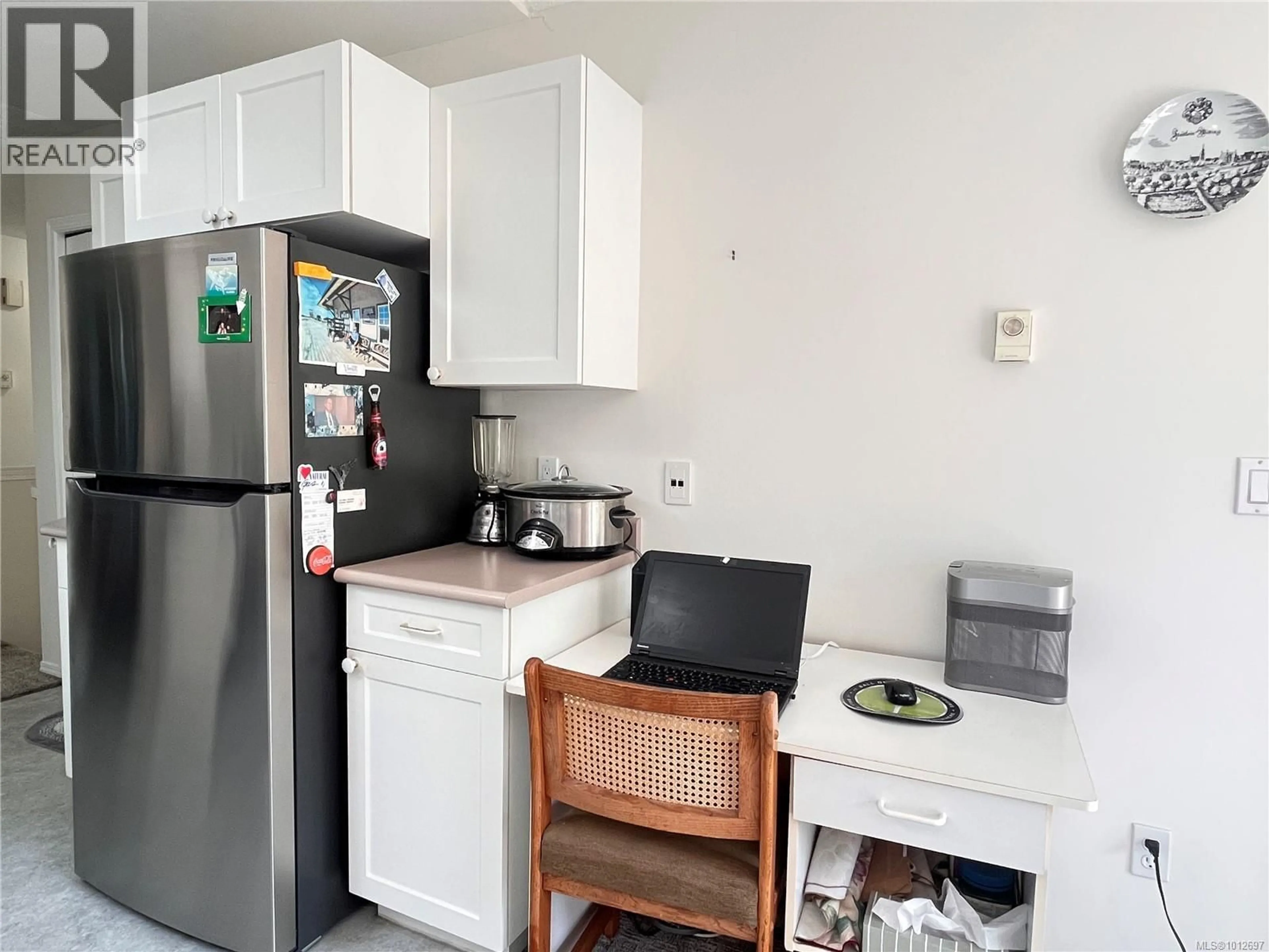 Standard kitchen, unknown for 1113 ROCK STREET, Saanich British Columbia V8P2B9