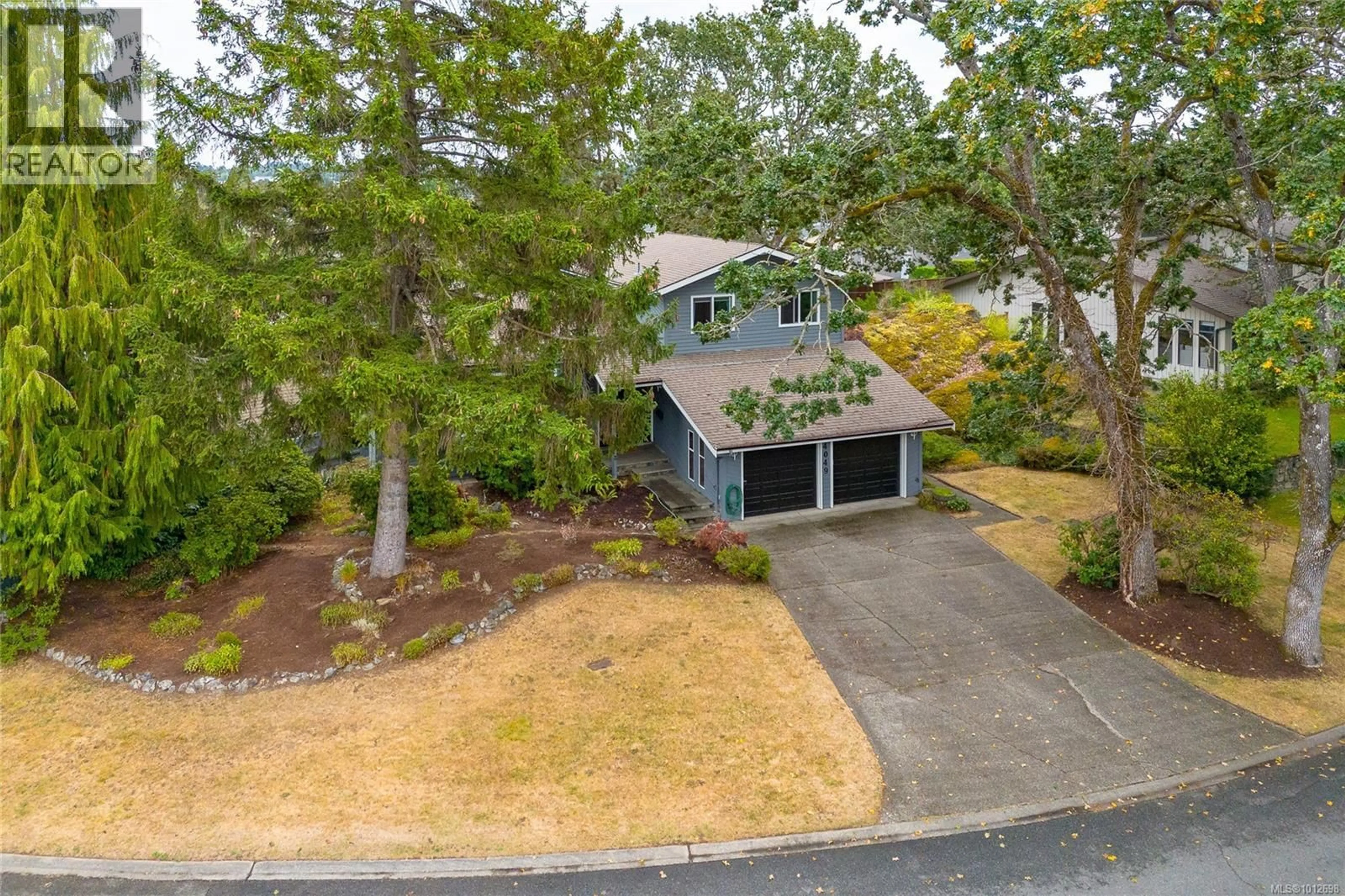 A pic from outside/outdoor area/front of a property/back of a property/a pic from drone, water/lake/river/ocean view for 4049 HOPESMORE DRIVE, Saanich British Columbia V8N5T9