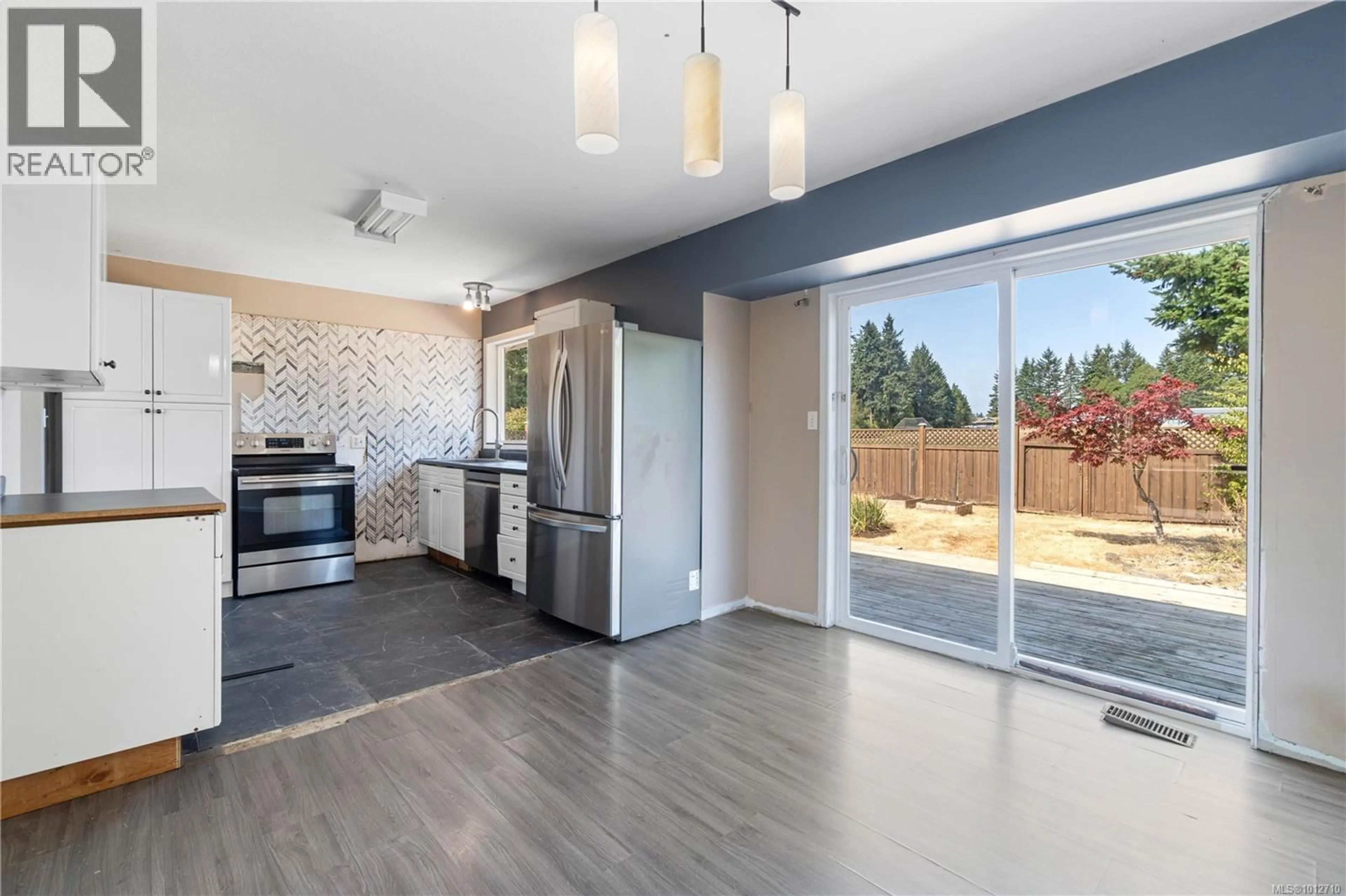 Open concept kitchen, unknown for 3908 UPLANDS DRIVE, Nanaimo British Columbia V9T4H1