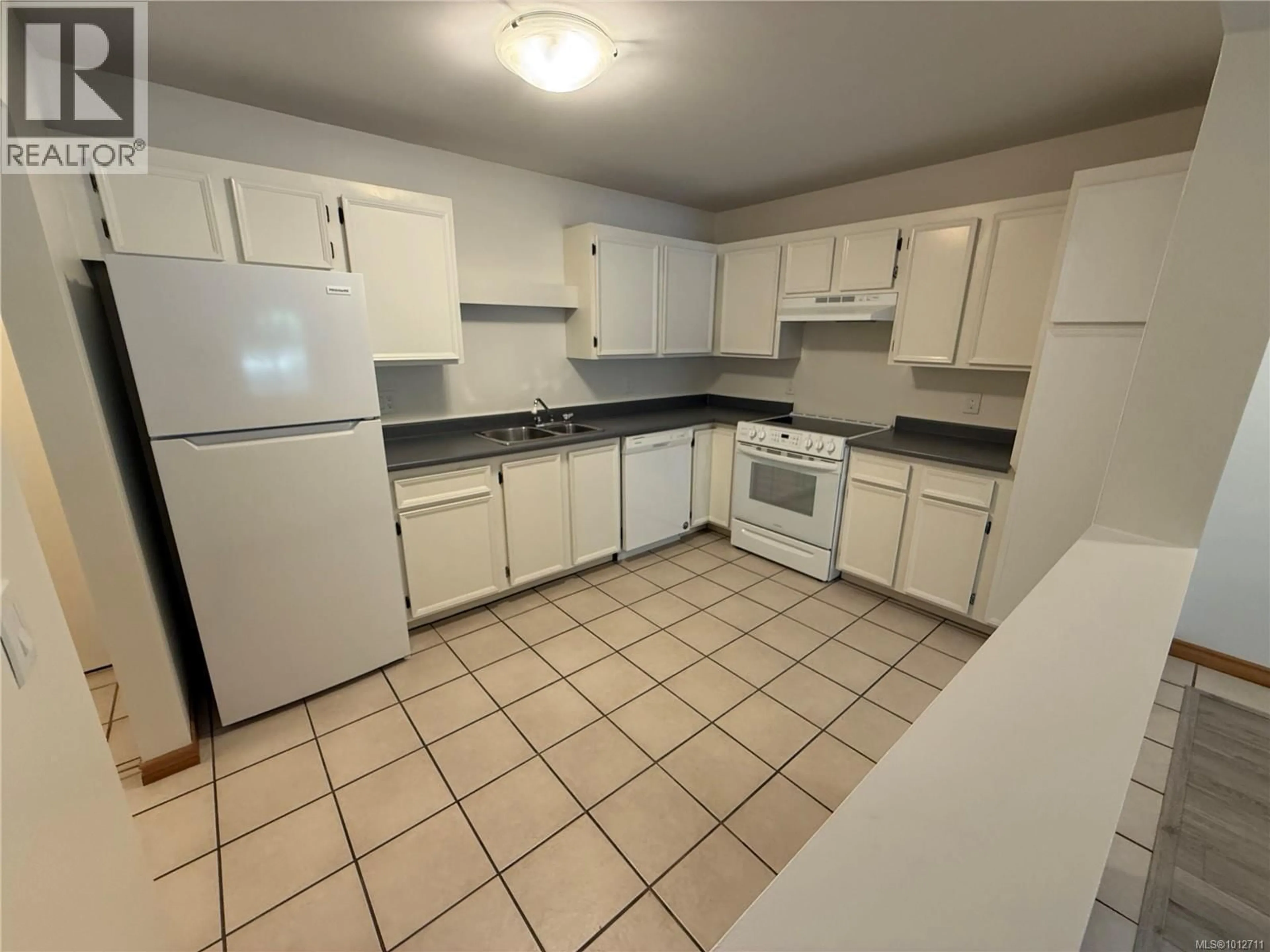 Standard kitchen, unknown for 102 - 3108 BARONS ROAD, Nanaimo British Columbia V9T4B5