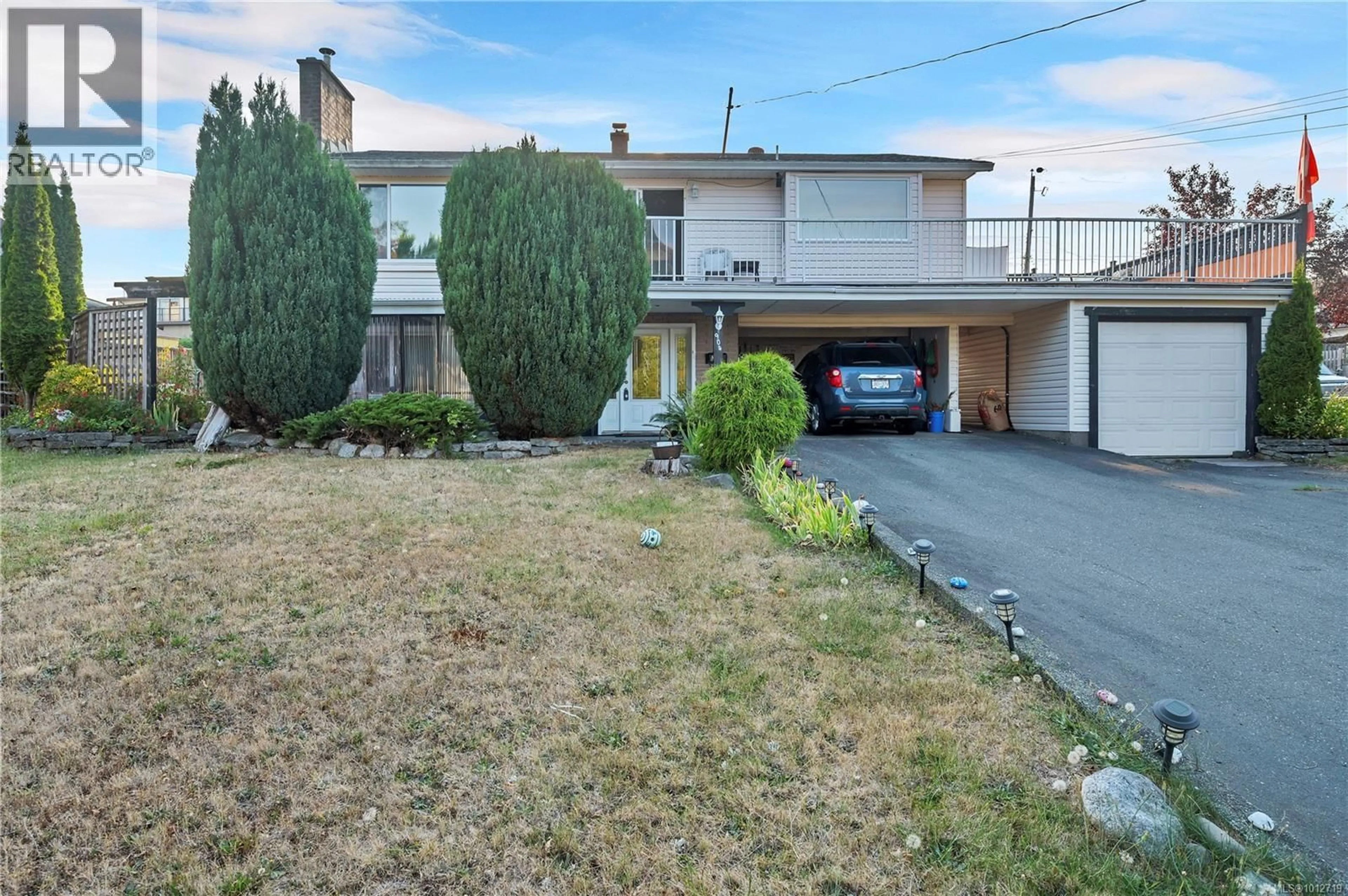 A pic from outside/outdoor area/front of a property/back of a property/a pic from drone, street for 904 ALDER STREET, Campbell River British Columbia V9W1Z5