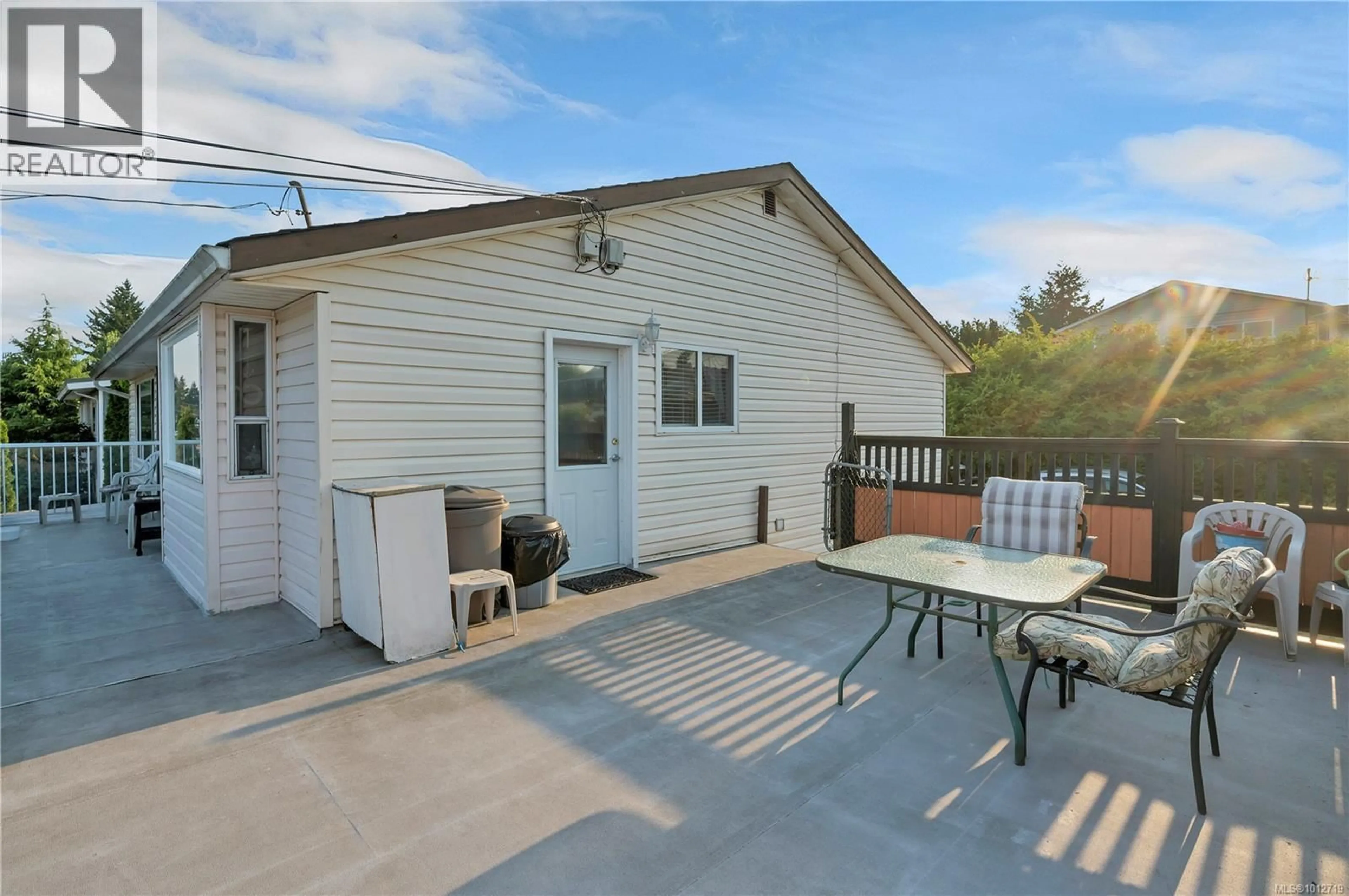 Patio, unknown for 904 ALDER STREET, Campbell River British Columbia V9W1Z5