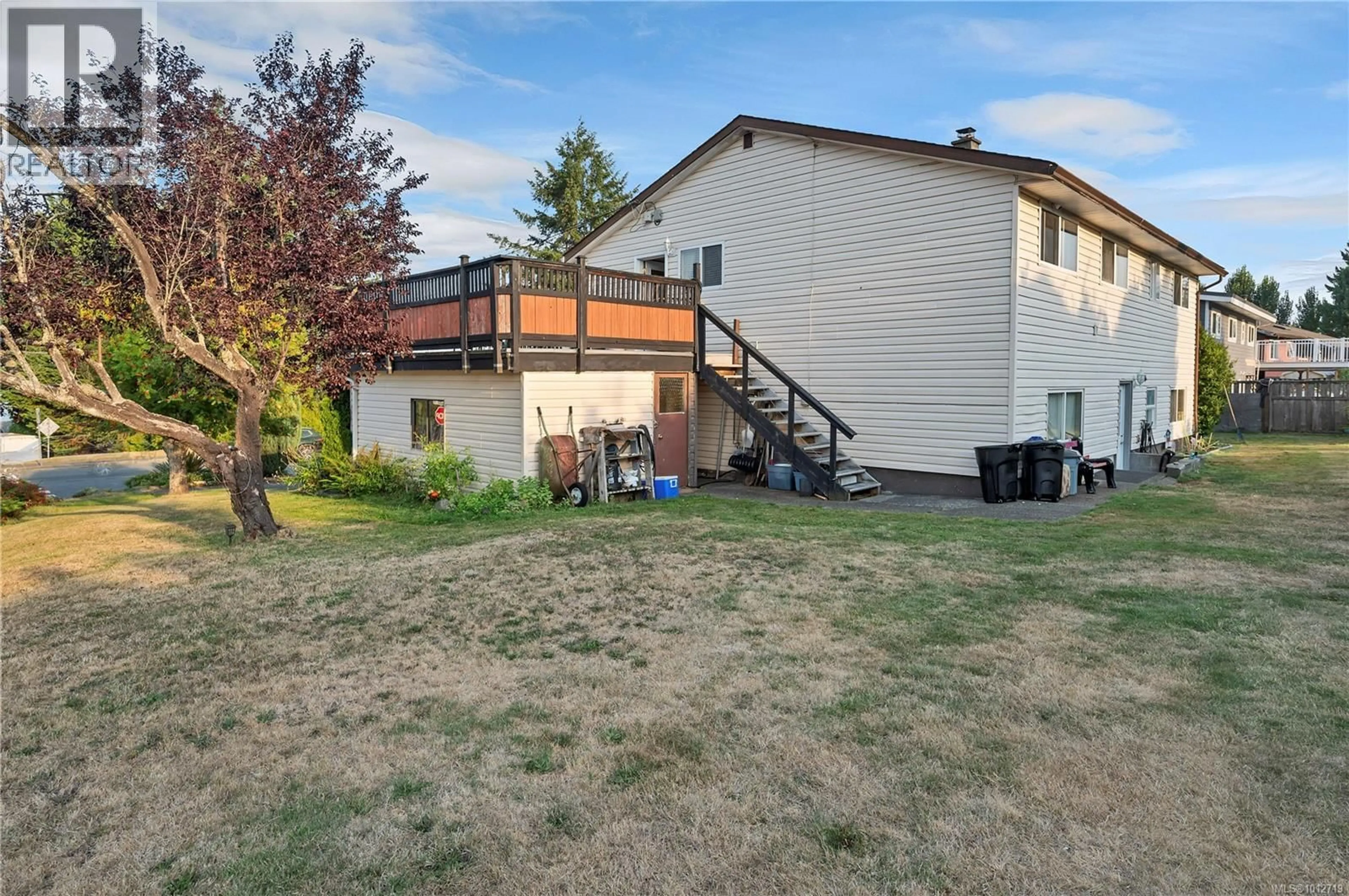 Patio, mountain view for 904 ALDER STREET, Campbell River British Columbia V9W1Z5