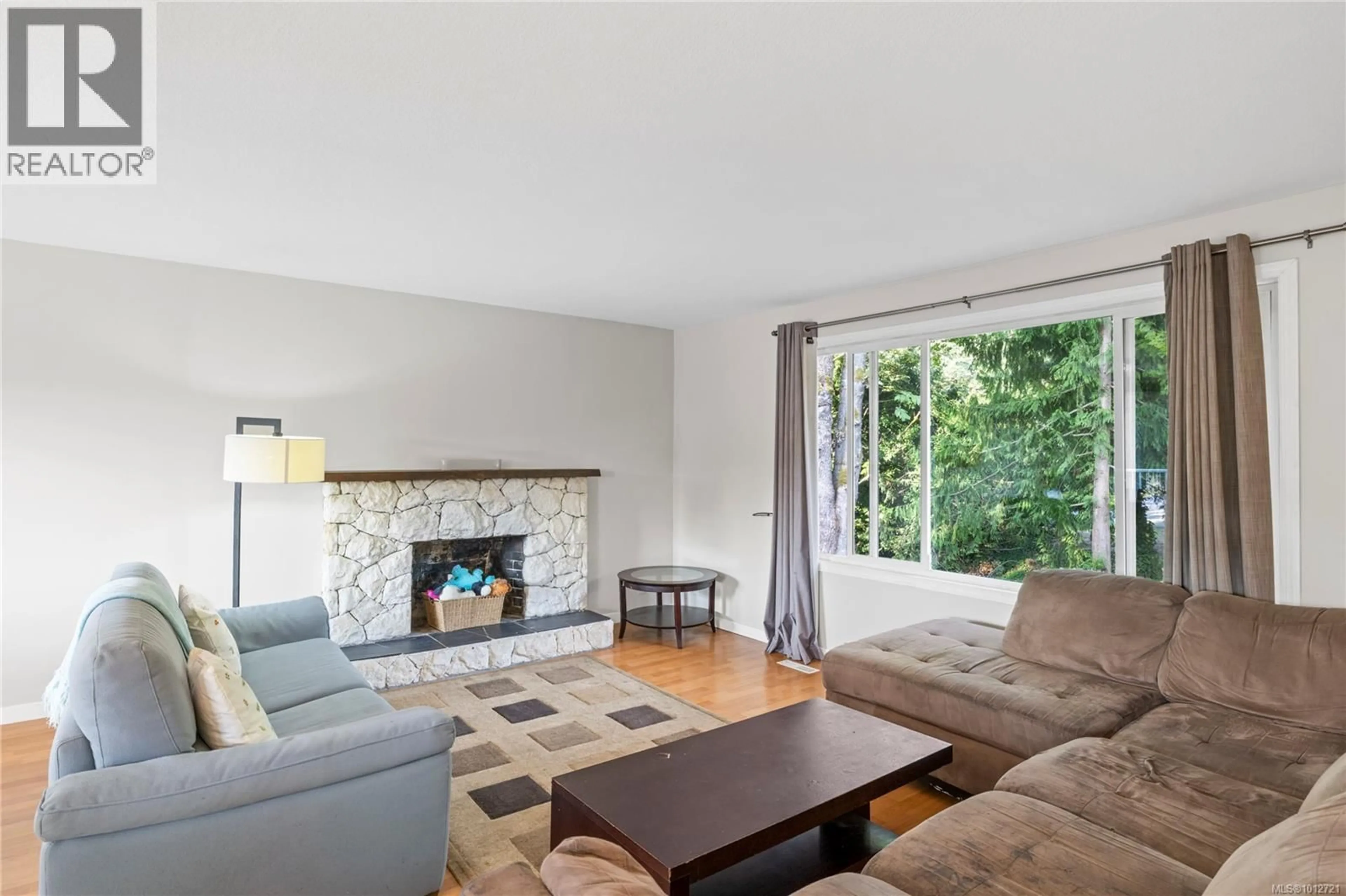 Living room with furniture, unknown for 1942 CINNABAR DRIVE, Nanaimo British Columbia V9X1C3