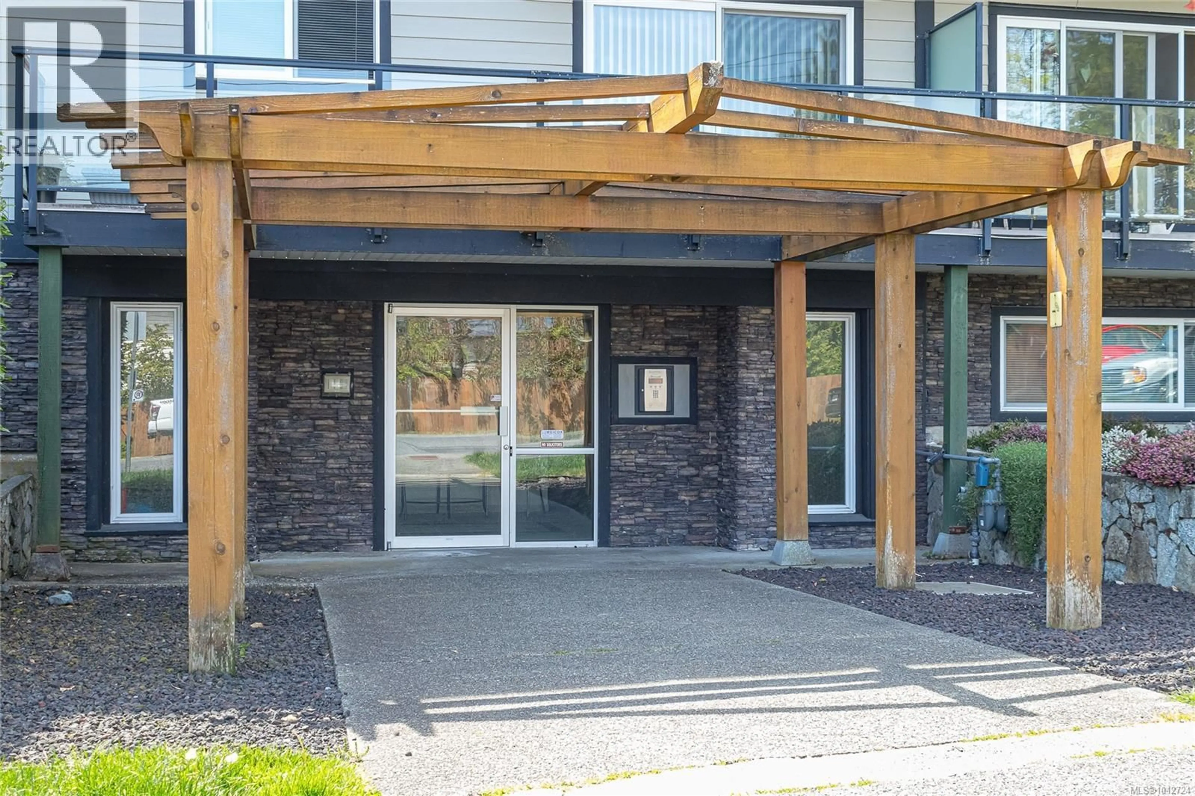 Indoor foyer for 402 - 218 BAYVIEW AVENUE, Ladysmith British Columbia V9G1S8