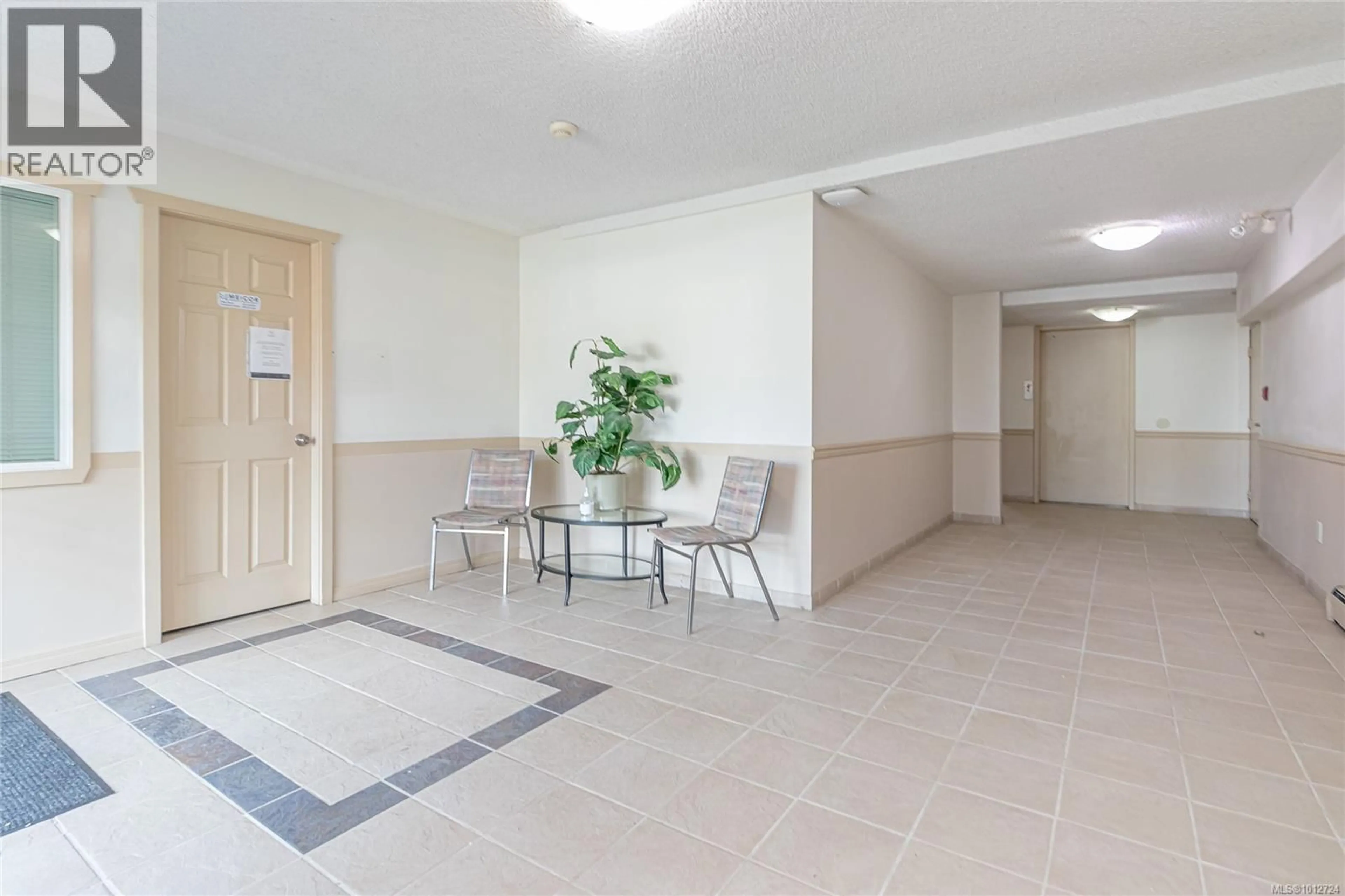 Indoor foyer for 402 - 218 BAYVIEW AVENUE, Ladysmith British Columbia V9G1S8