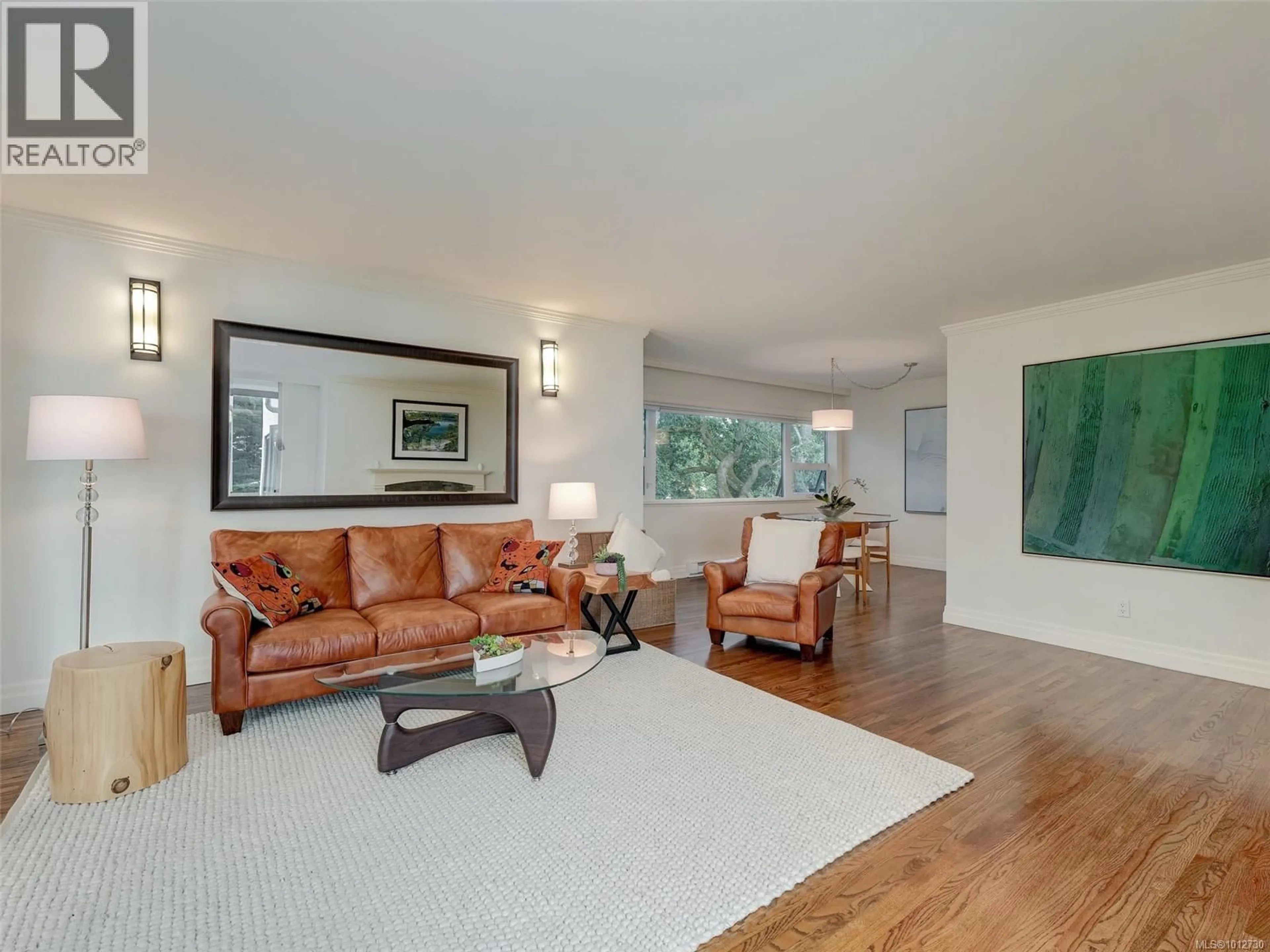 Living room with furniture, unknown for 608 - 1159 BEACH DRIVE, Oak Bay British Columbia V8S2N2