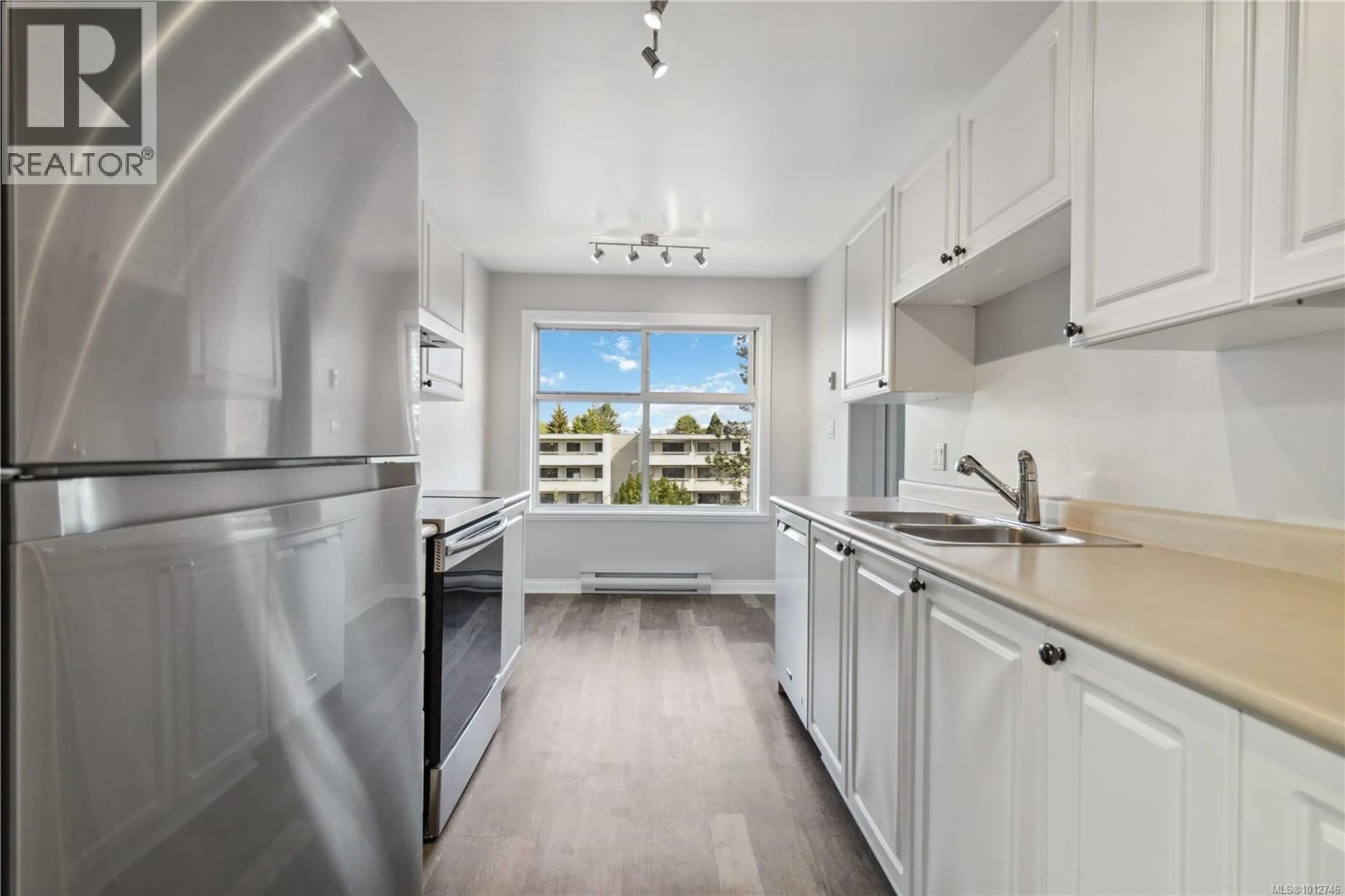 Standard kitchen, unknown for 406 - 1580 CHRISTMAS AVENUE, Saanich British Columbia V8P2X2