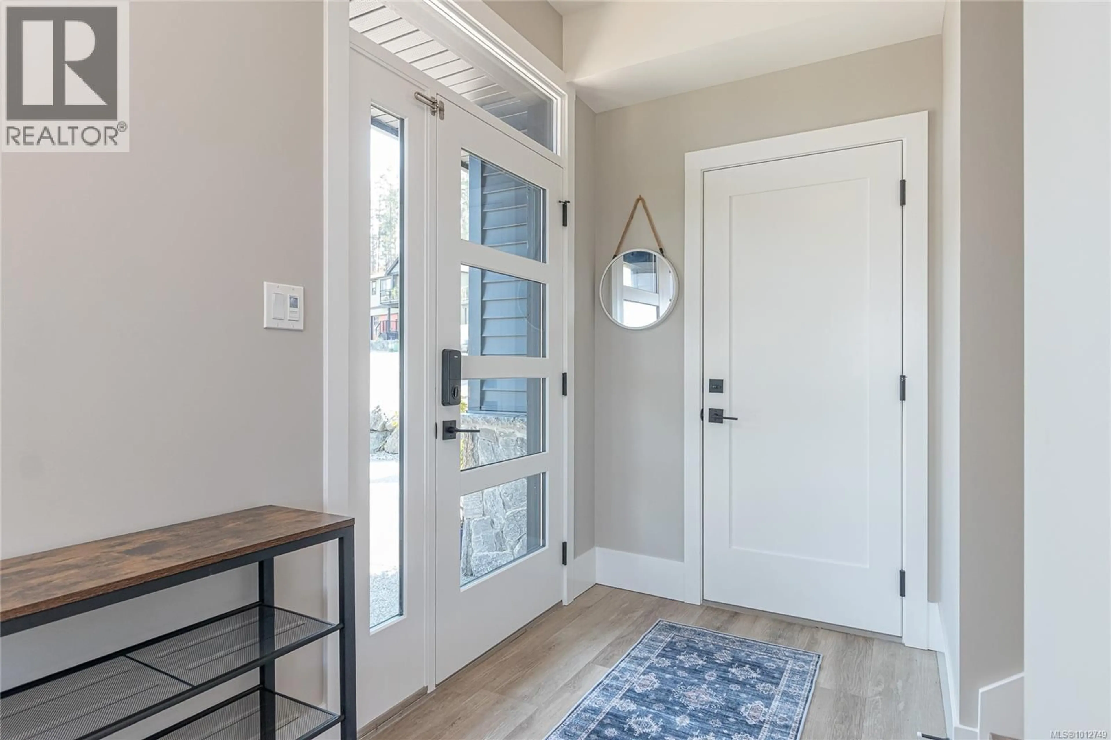 Indoor entryway for 12 - 1584 ADELAIDE STREET, Crofton British Columbia V0R1R0