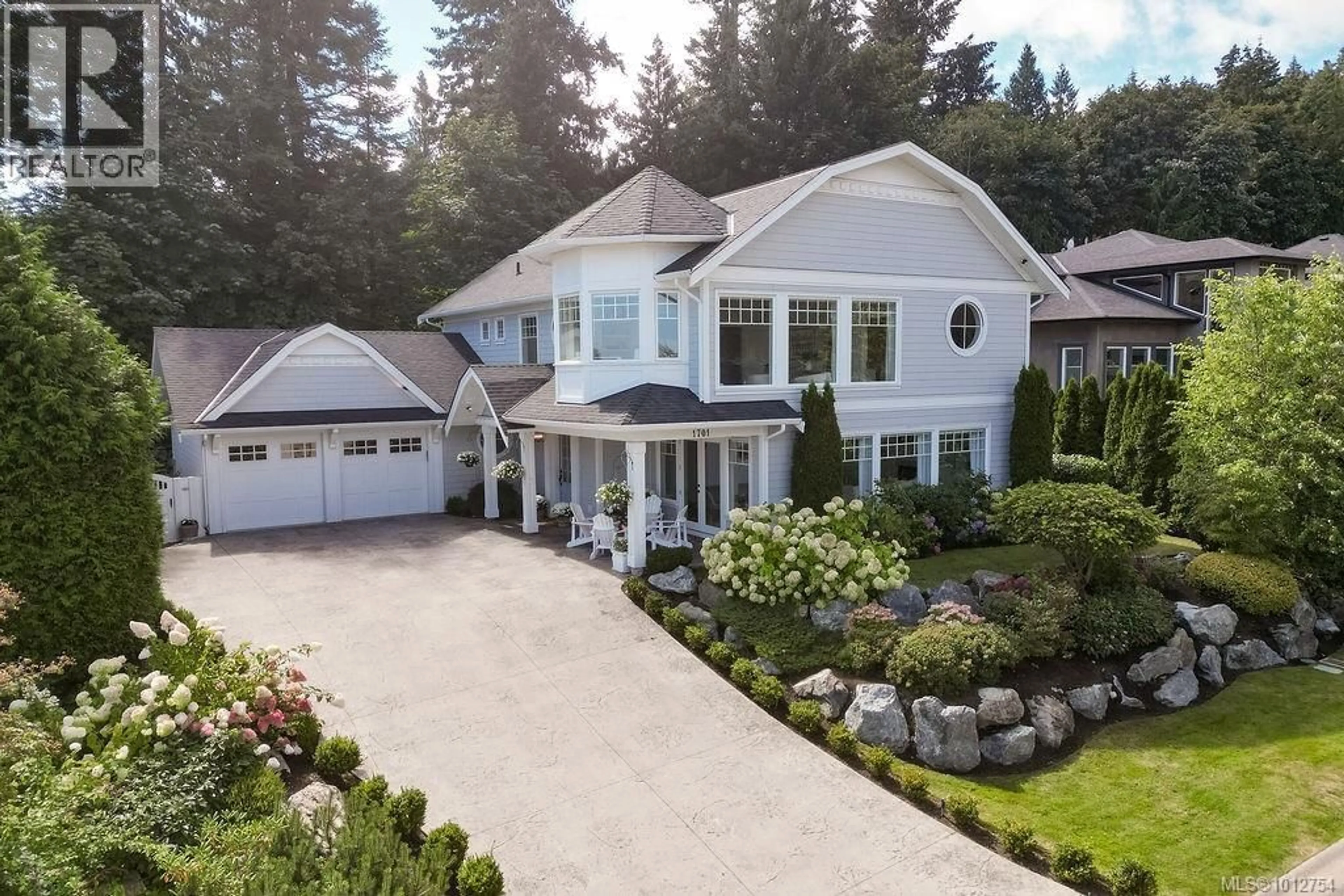 A pic from outside/outdoor area/front of a property/back of a property/a pic from drone, unknown for 1701 TEXADA TERRACE, North Saanich British Columbia V8L6B1