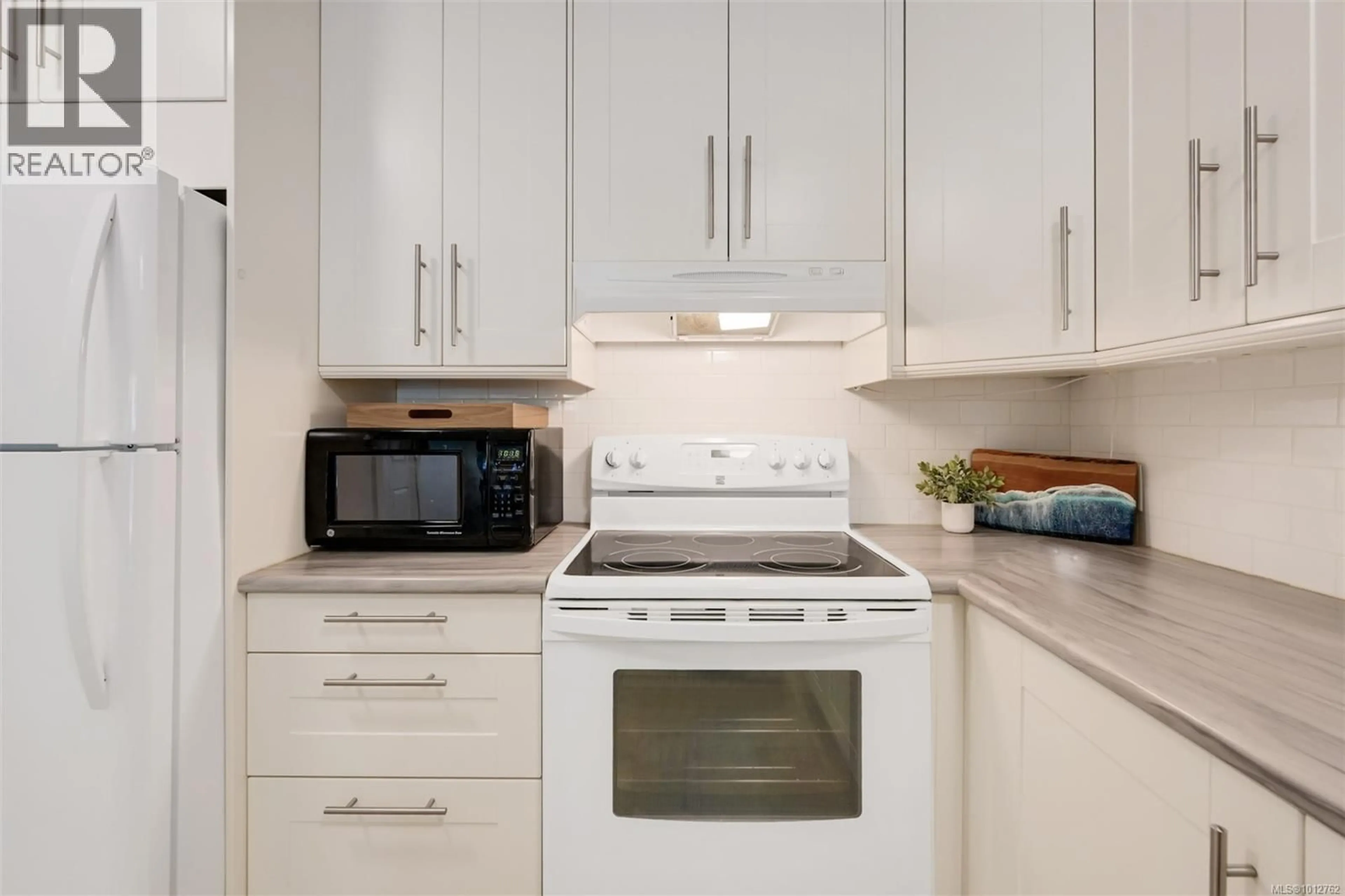 Standard kitchen, unknown for 208 - 505 COOK STREET, Victoria British Columbia V8V3Y4