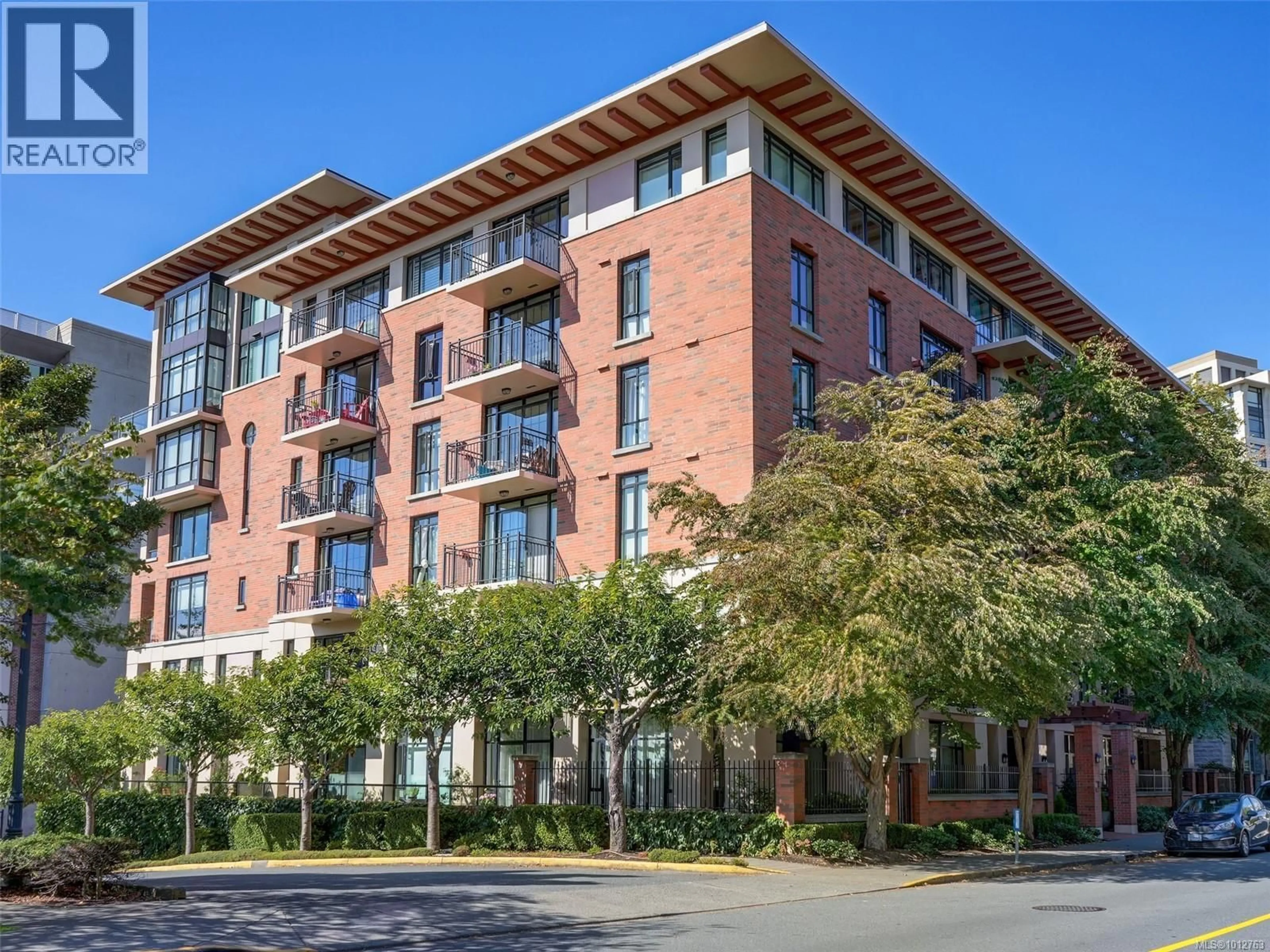 Unknown for 402 - 827 FAIRFIELD ROAD, Victoria British Columbia V8V5B2