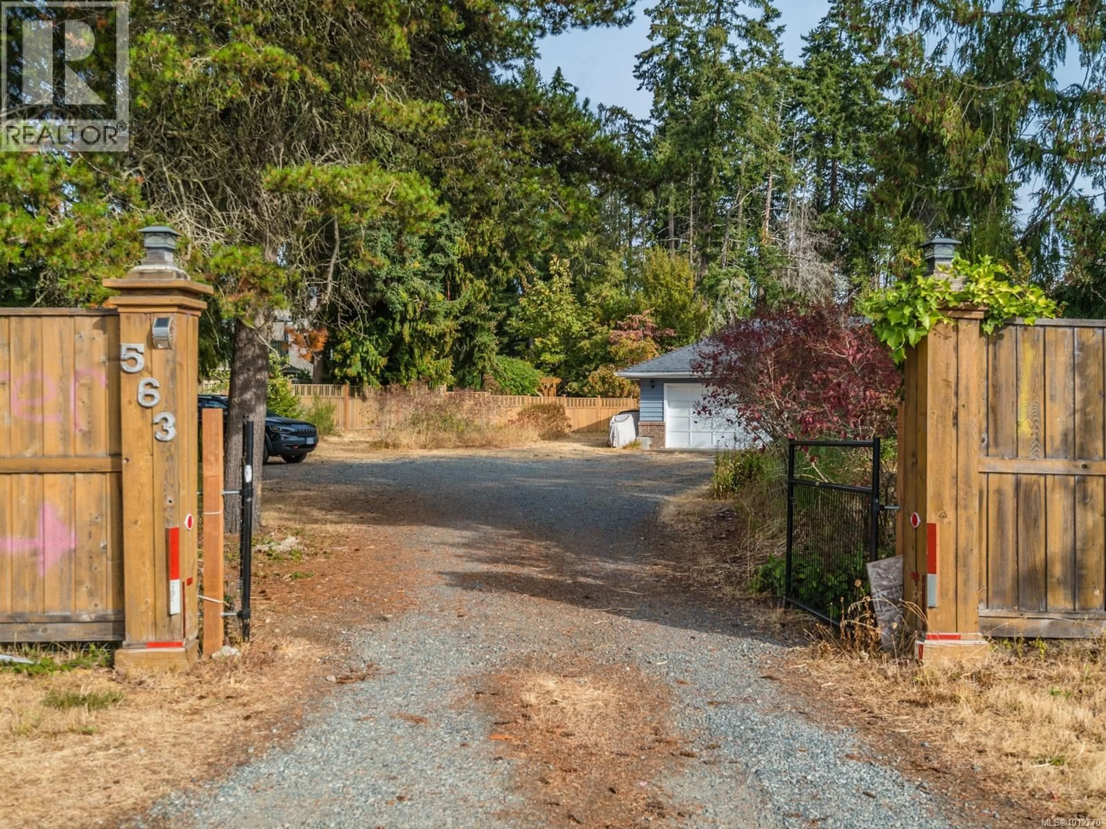A pic from outside/outdoor area/front of a property/back of a property/a pic from drone, street for 563 ISLAND HIGHWAY WEST, Parksville British Columbia V9P1C7