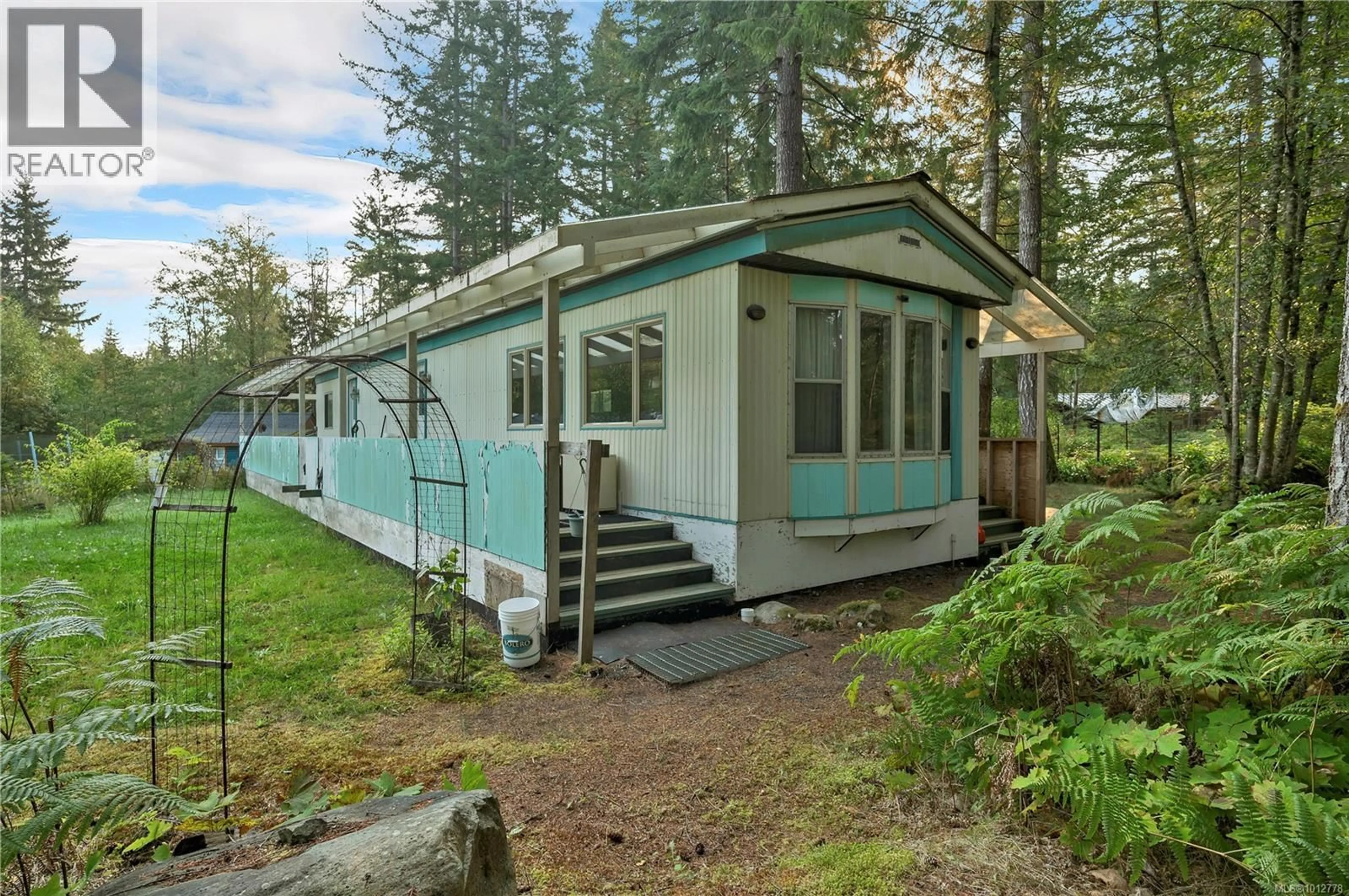 Home with vinyl exterior material, unknown for 9311 MARTIN PARK DRIVE, Black Creek British Columbia V9J1C3