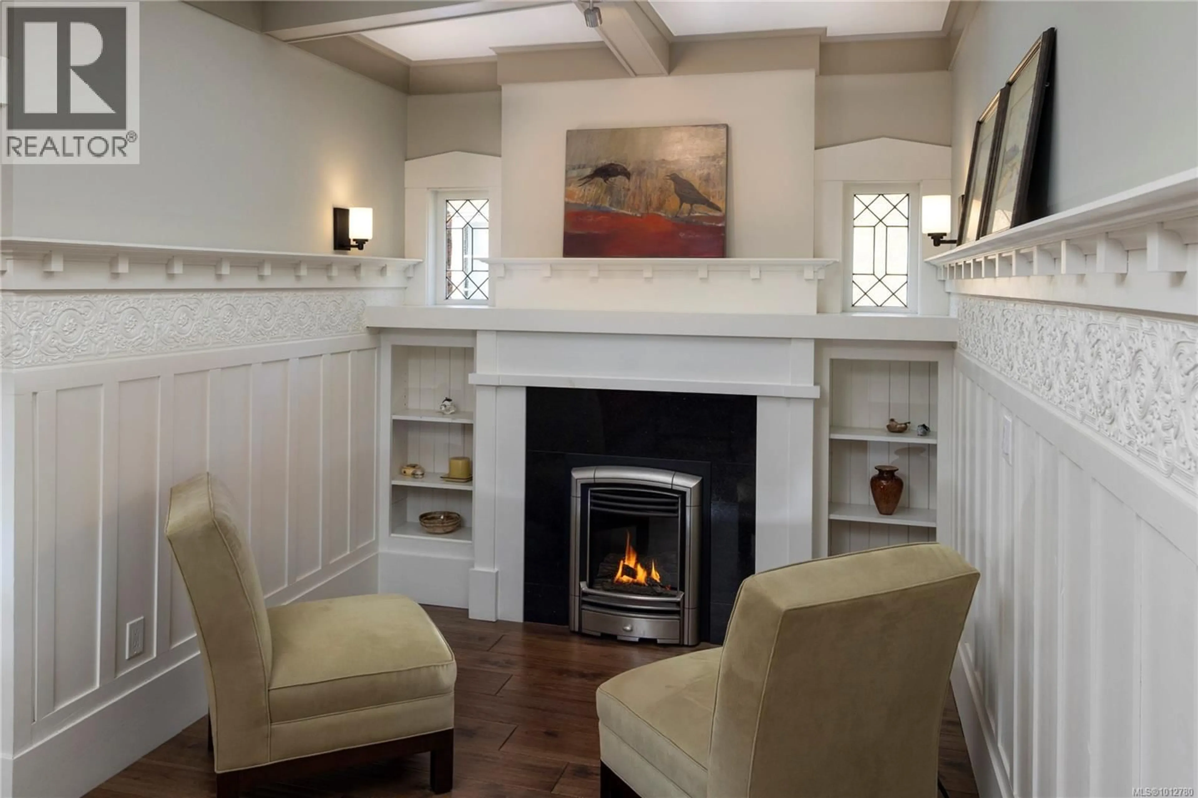 Living room with furniture, ceramic/tile floor for 425 DURBAN STREET, Victoria British Columbia V8S3K2