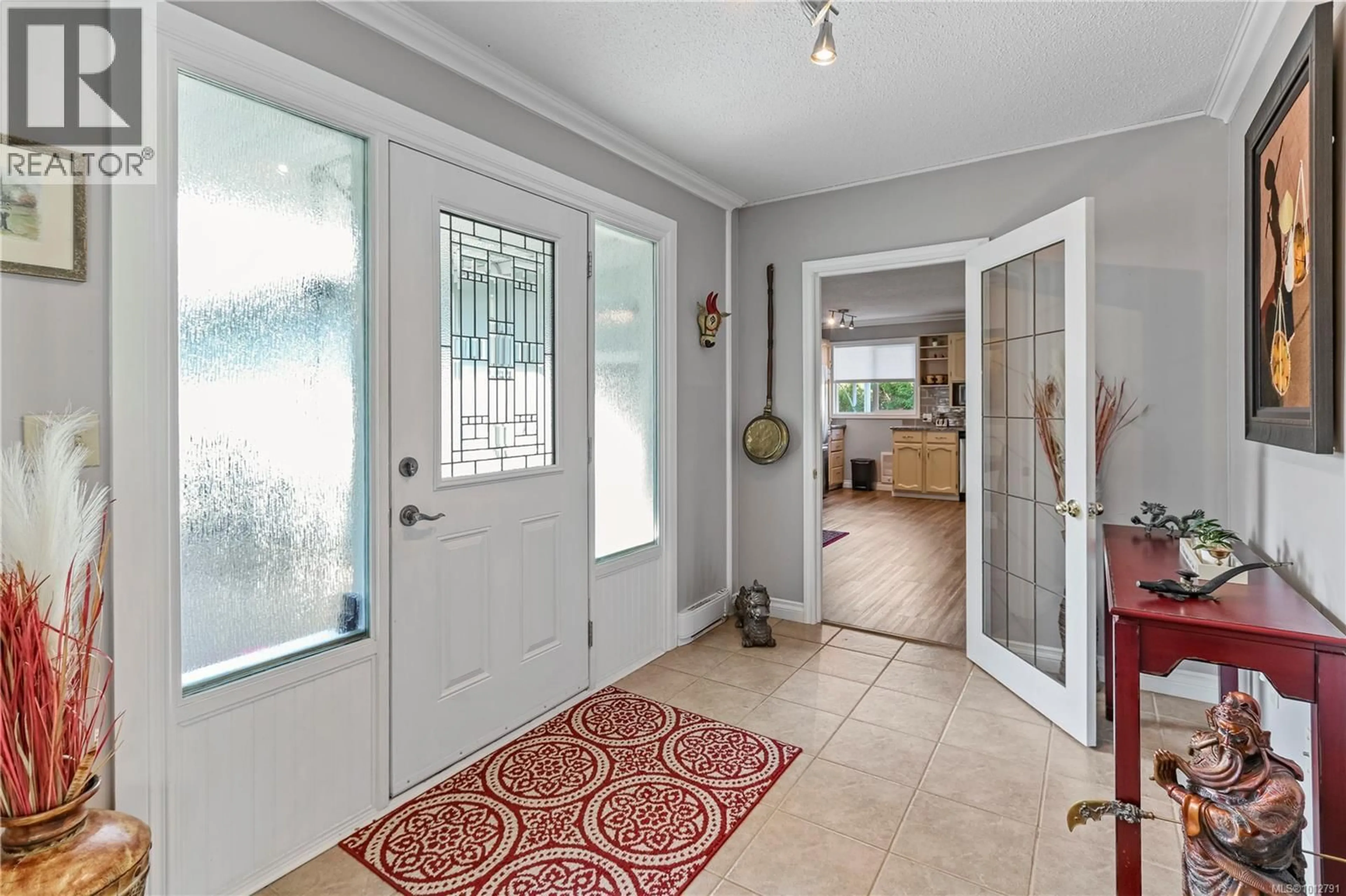 Indoor entryway for 1521 MARINE CIRCLE, French Creek British Columbia V9P1Y5