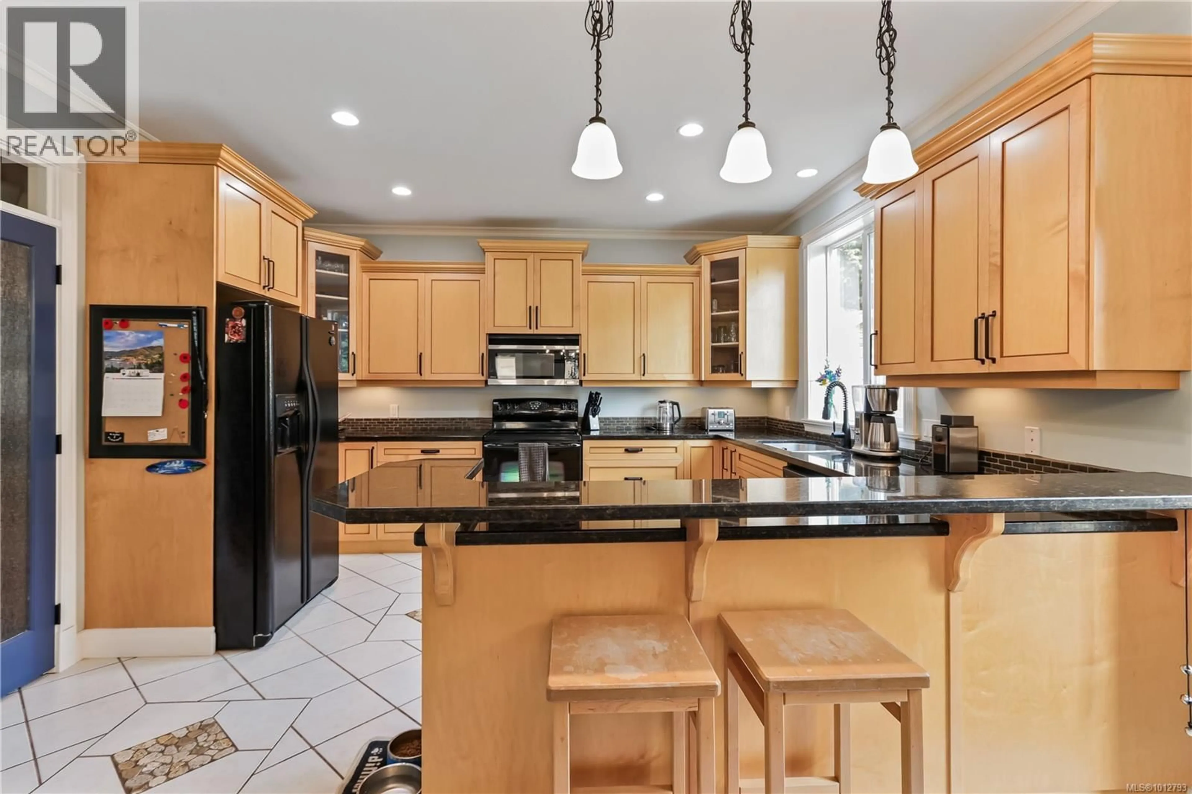 Open concept kitchen, ceramic/tile floor for 6106 MONTGOMERY WAY, Nanaimo British Columbia V9V1T5