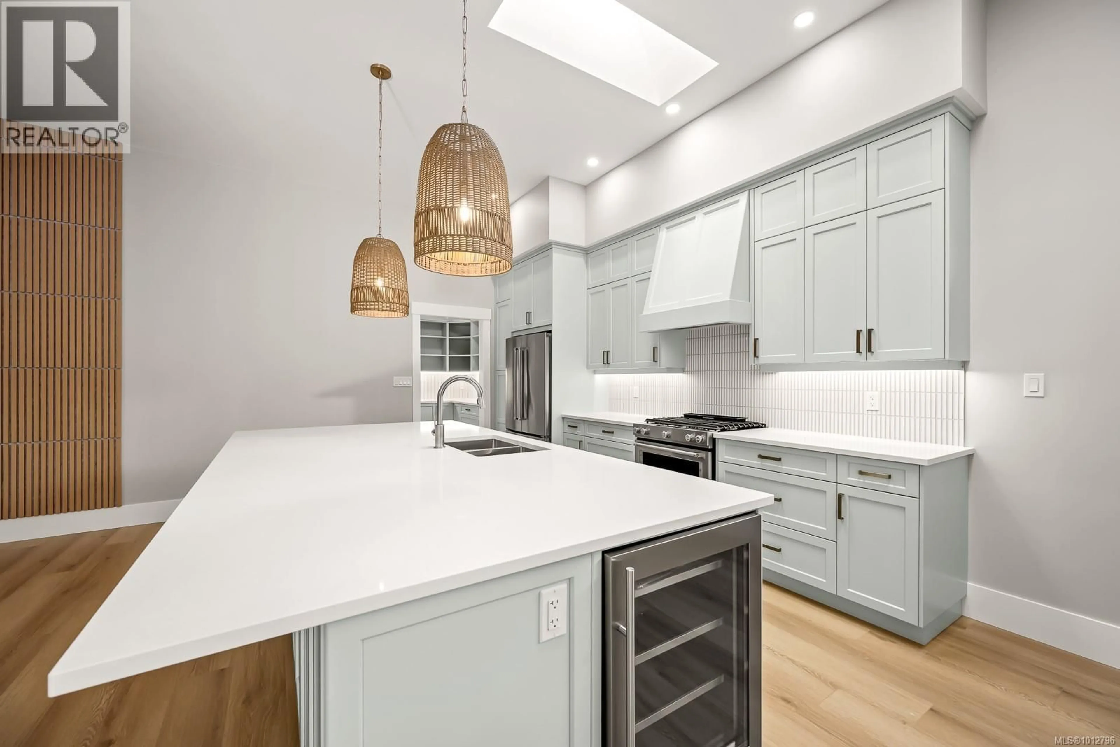 Contemporary kitchen, unknown for 3989 BUCKSTONE ROAD, Courtenay British Columbia V9N0B6