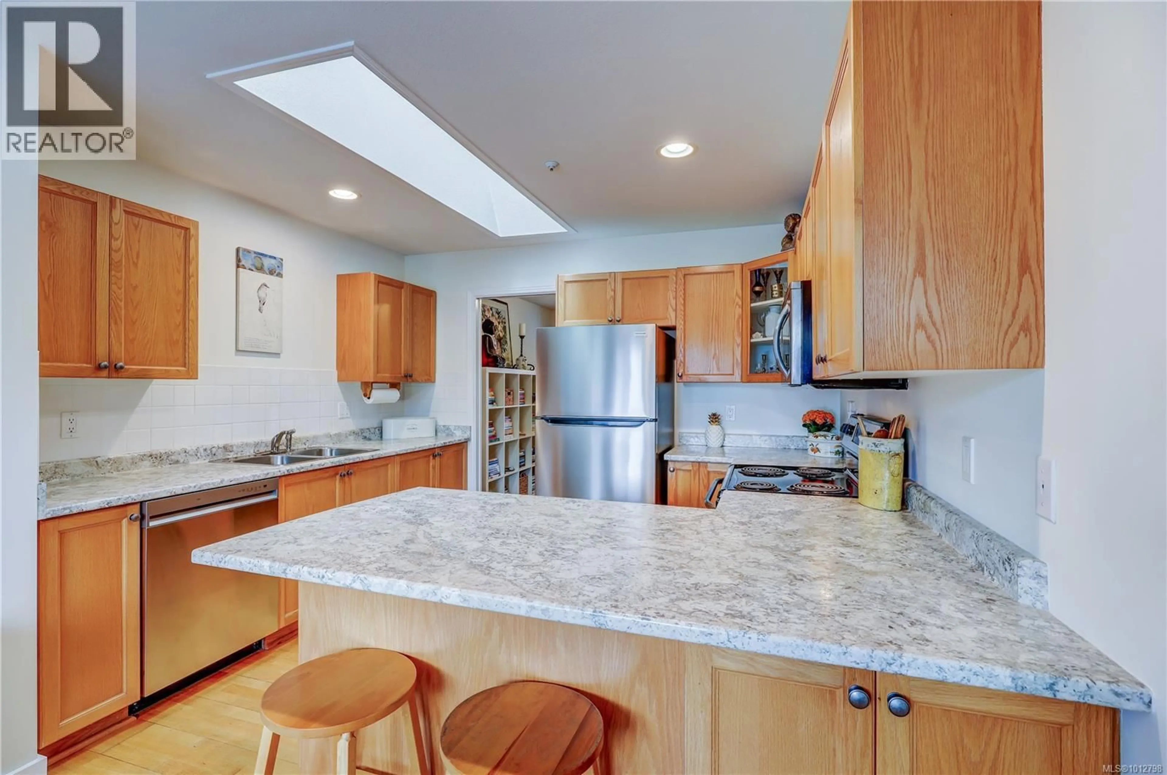 Standard kitchen, ceramic/tile floor for 5959 WATERTON DRIVE, Nanaimo British Columbia V9T6A9
