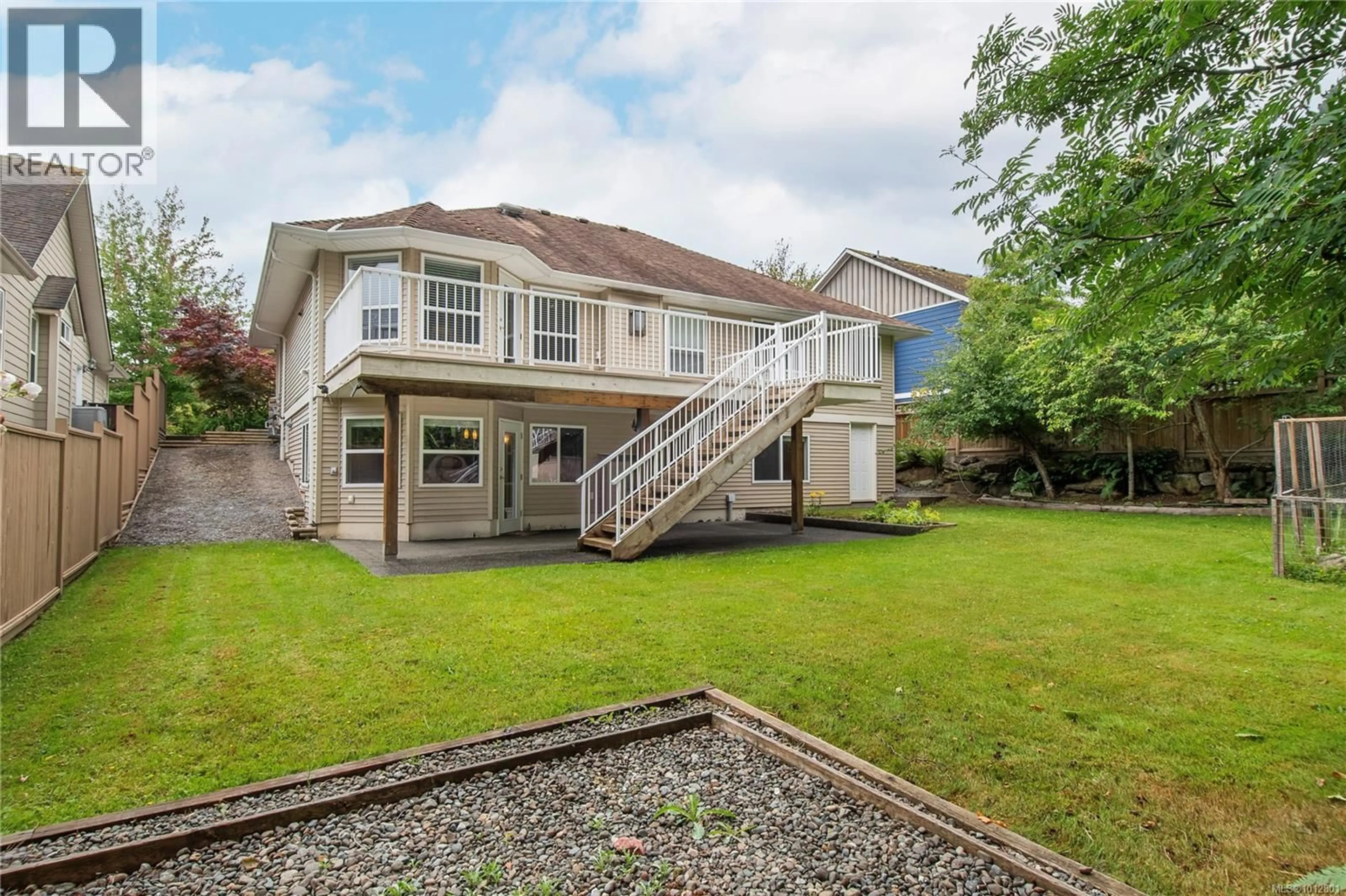 A pic from outside/outdoor area/front of a property/back of a property/a pic from drone, unknown for 228 MARYLAND ROAD, Campbell River British Columbia V9W8H5